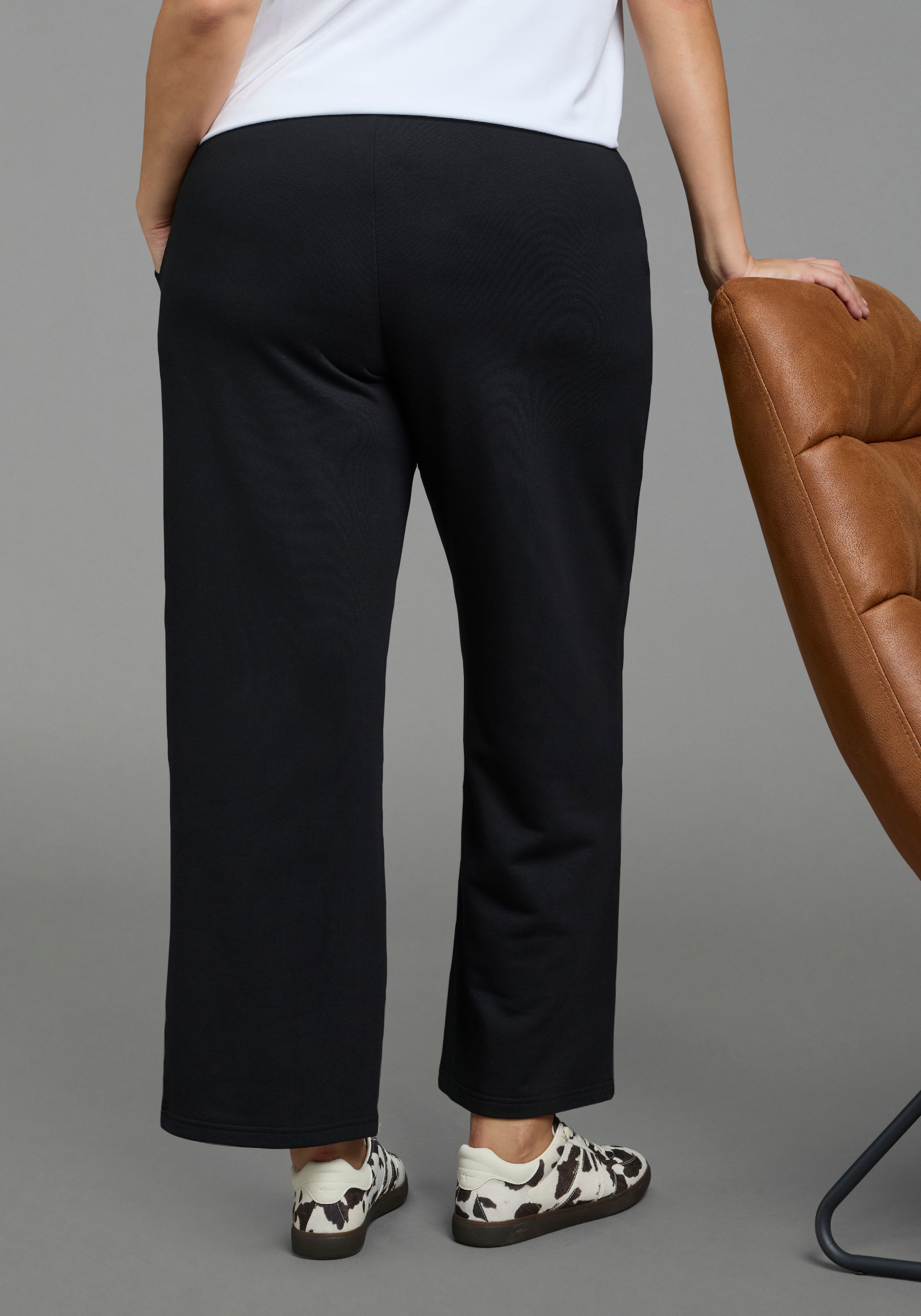 Laura Scott CURVE Pantalon de jogging »Grosse Grössen«  avec une largeur de jambe décontractée, idéal pour les courbes