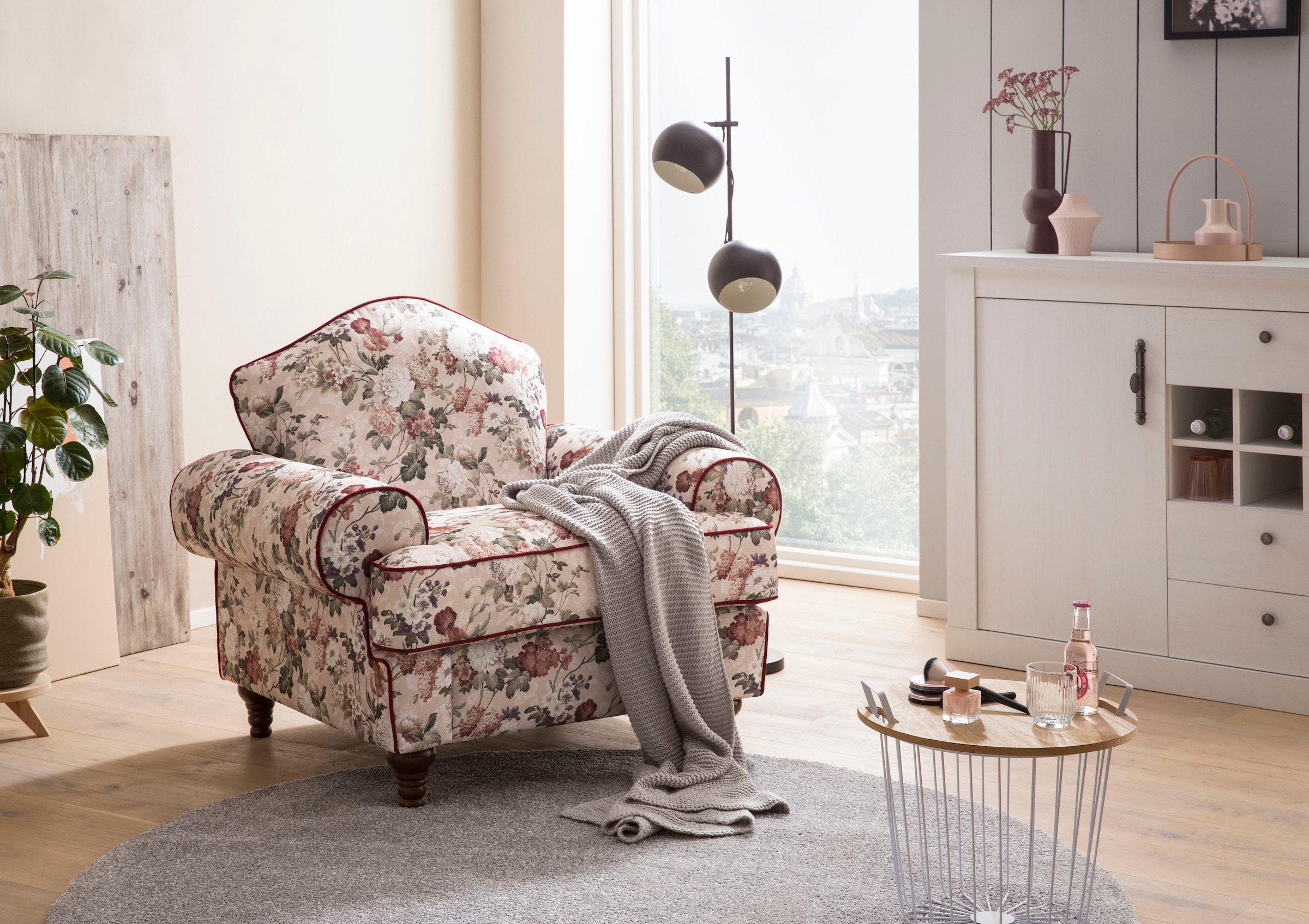 Home affaire Fauteuil »LUCIENNE« mit gedrechselten Füssen aus Holz