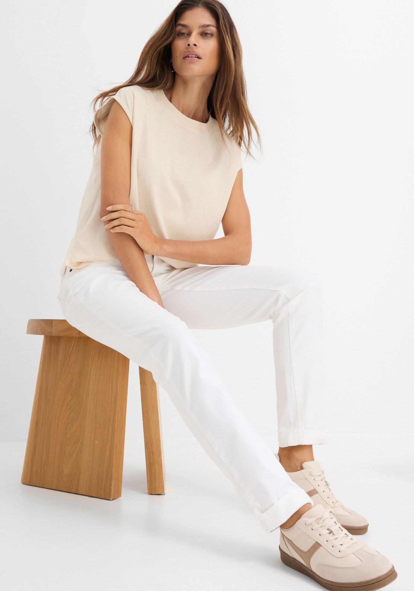 bonprix Jeans droit »Straight Jeans Mid Waist, Stretch« Regular Fit, mit Aufschlag, im Five-Pocket-Style