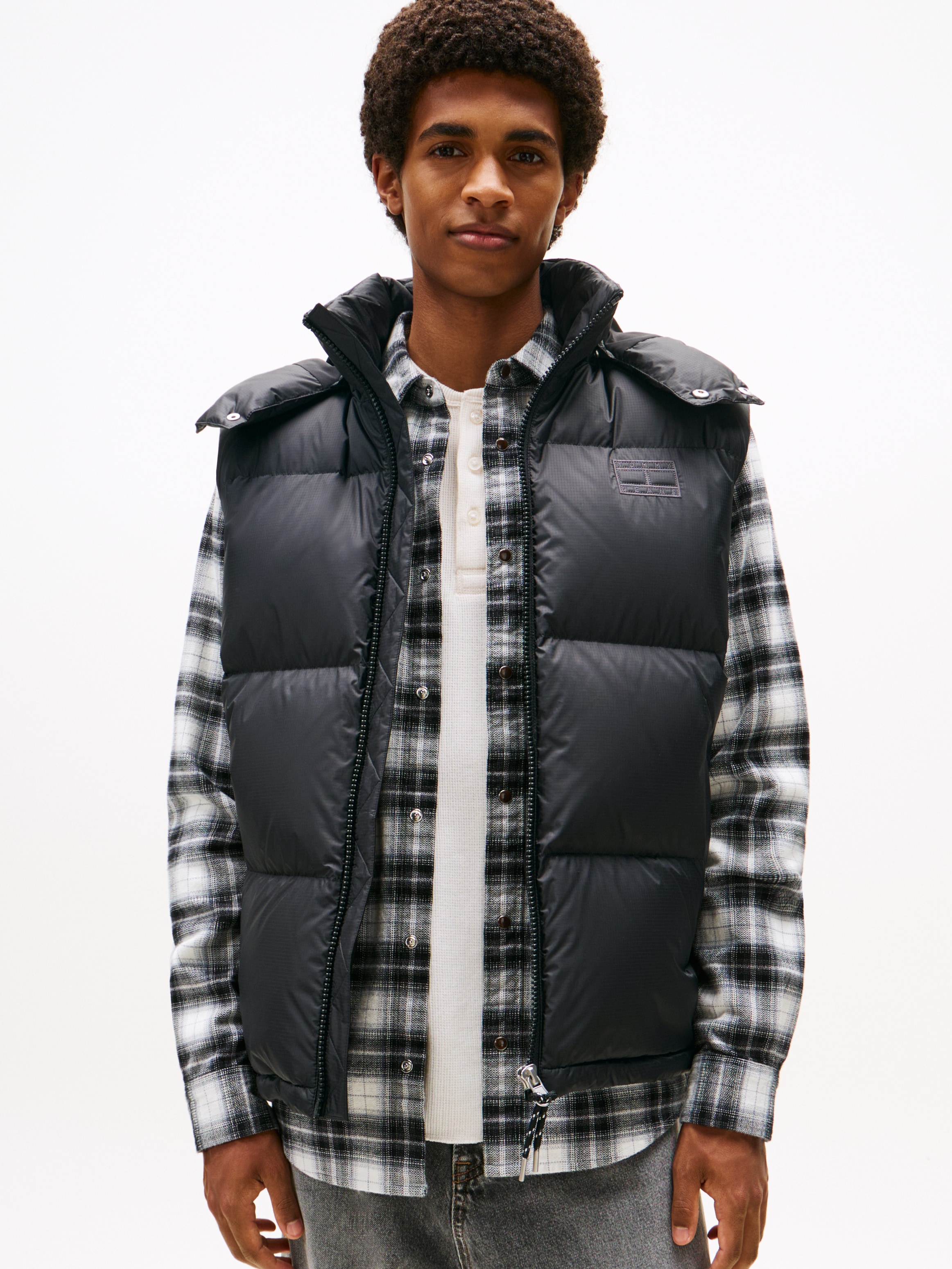 Tommy Jeans Gilet matelassé »ALASKA DOWN VEST« coupe régulière avec capuche amovible