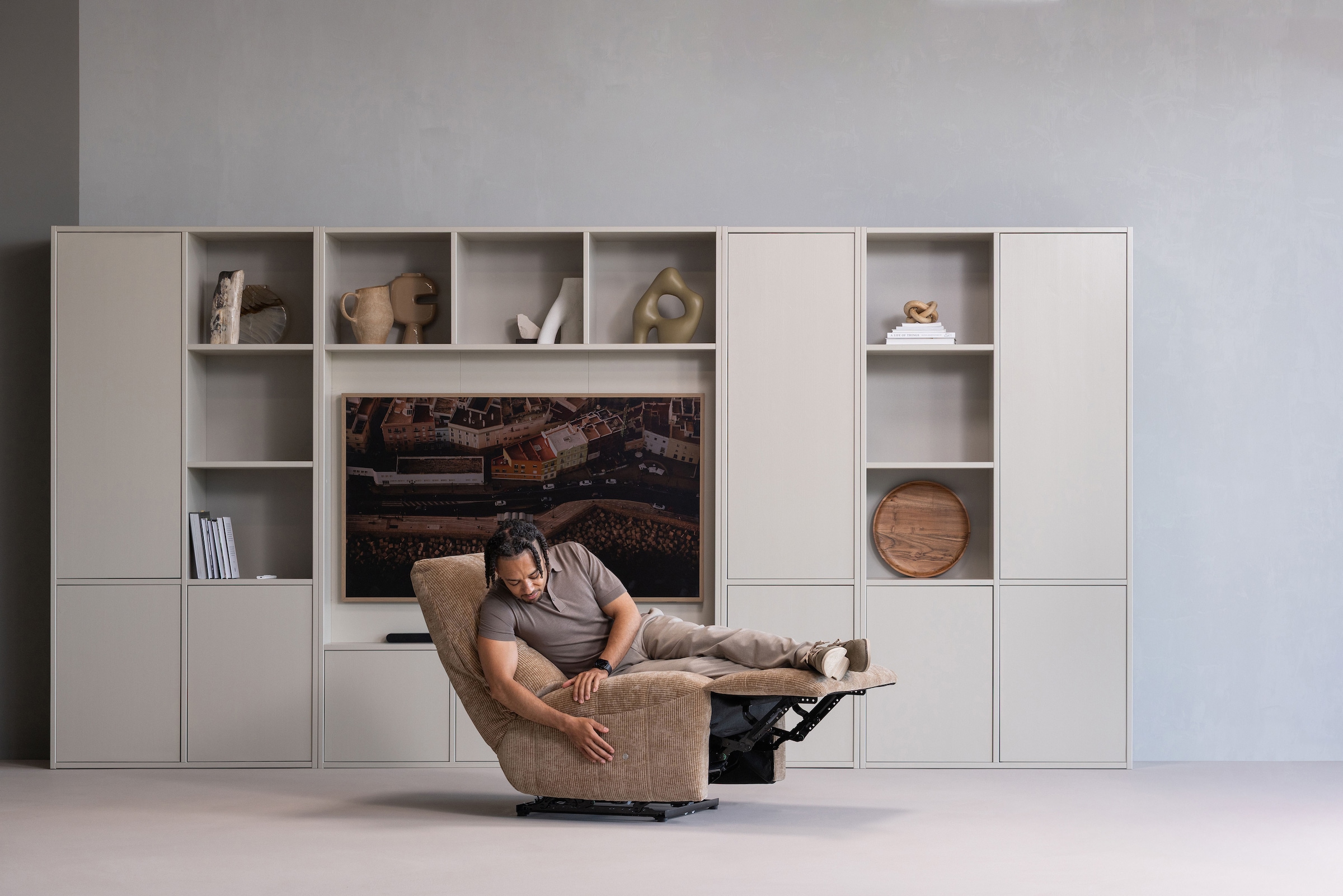 WOOOD Mehrzweckschrank »Meggy Kiefernholz mit Druckmechanismus B 108 x D 40 x H 215 cm« Tragkraft 10 kg pro Boden, sichtbare Maserung, einfach zu montieren