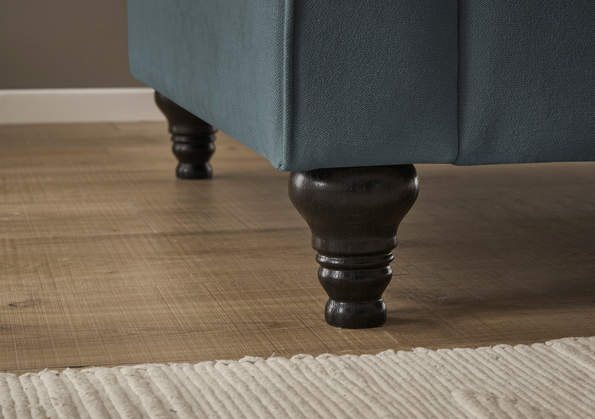 GOODproduct 2-places »Westminster, Sofa im Landhausstil, Couch mit Zierkissen« rembourrage à ressorts, pied tourné, revêtement microfibre de haute qualité