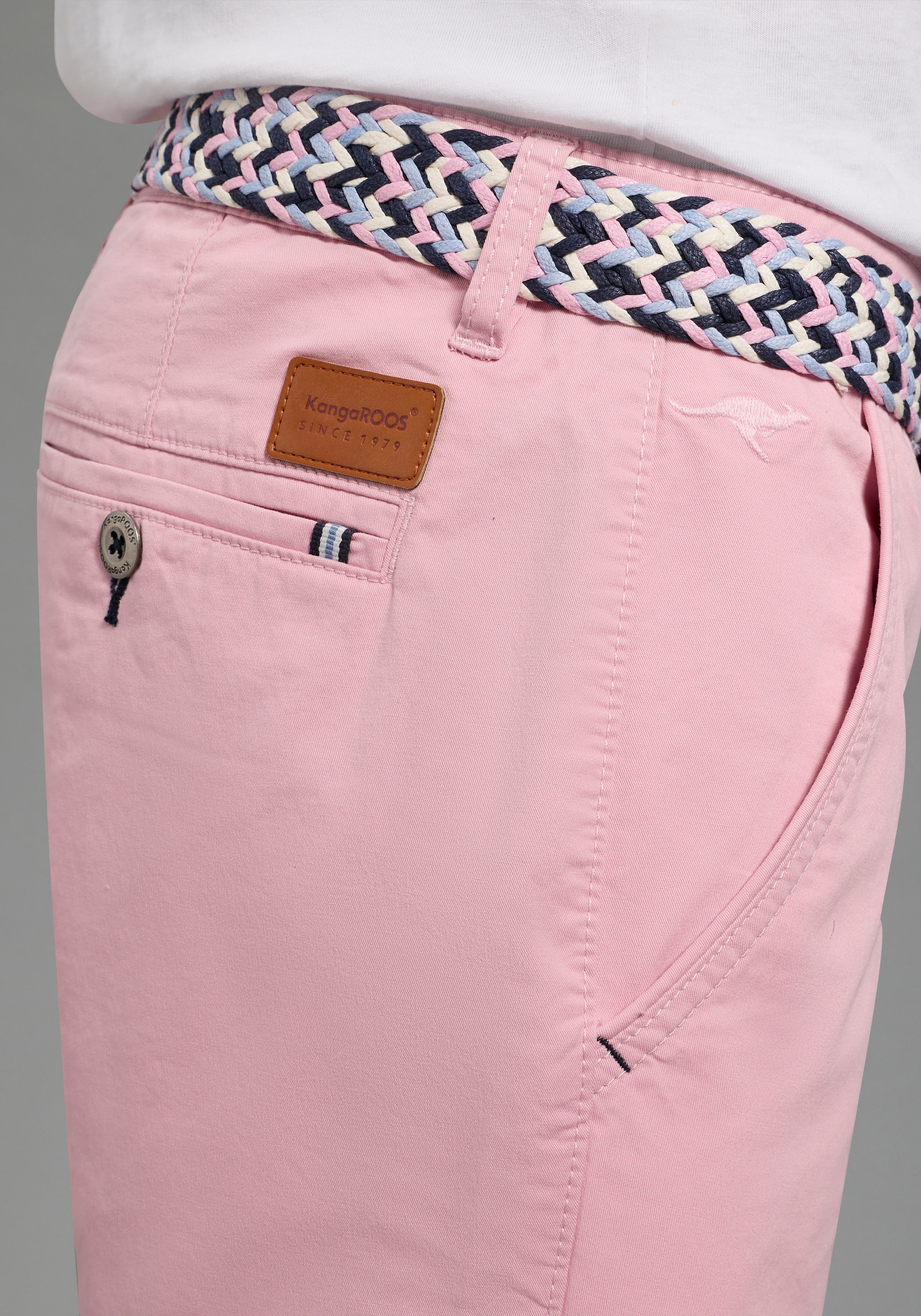 KangaROOS Chinoshorts  gerade geschnitten, kniefrei, mit Gesäss- und Eingrifftaschen