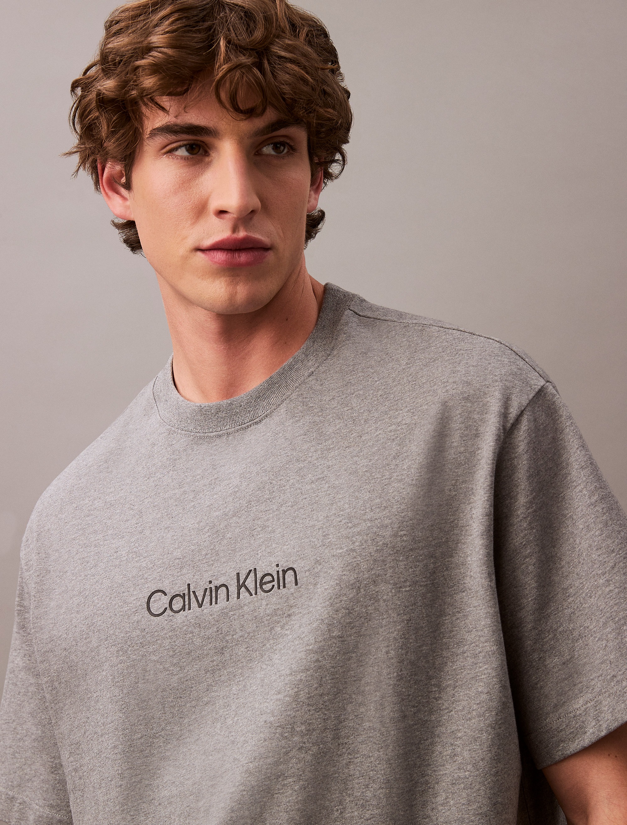 Calvin Klein T-shirt »SS RLXD STANDARD LOGO CREWNK TEE« Rundhalsausschnitt, relaxed fit