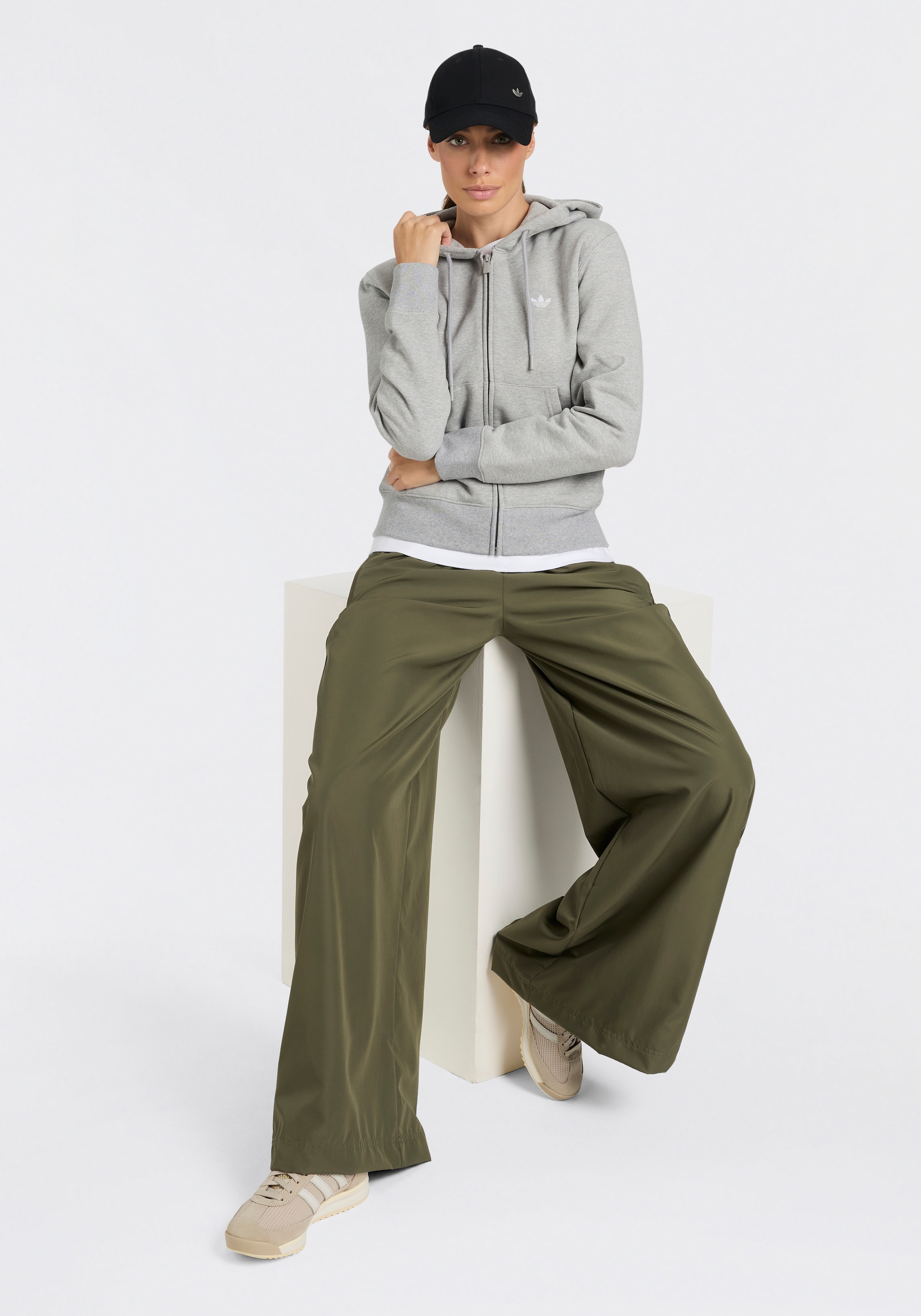 adidas Originals Sweatshirt »ESSENTIALS FLEECE REGULAR FULL ZIP«, mit Reissverschluss, in normaler Länge
