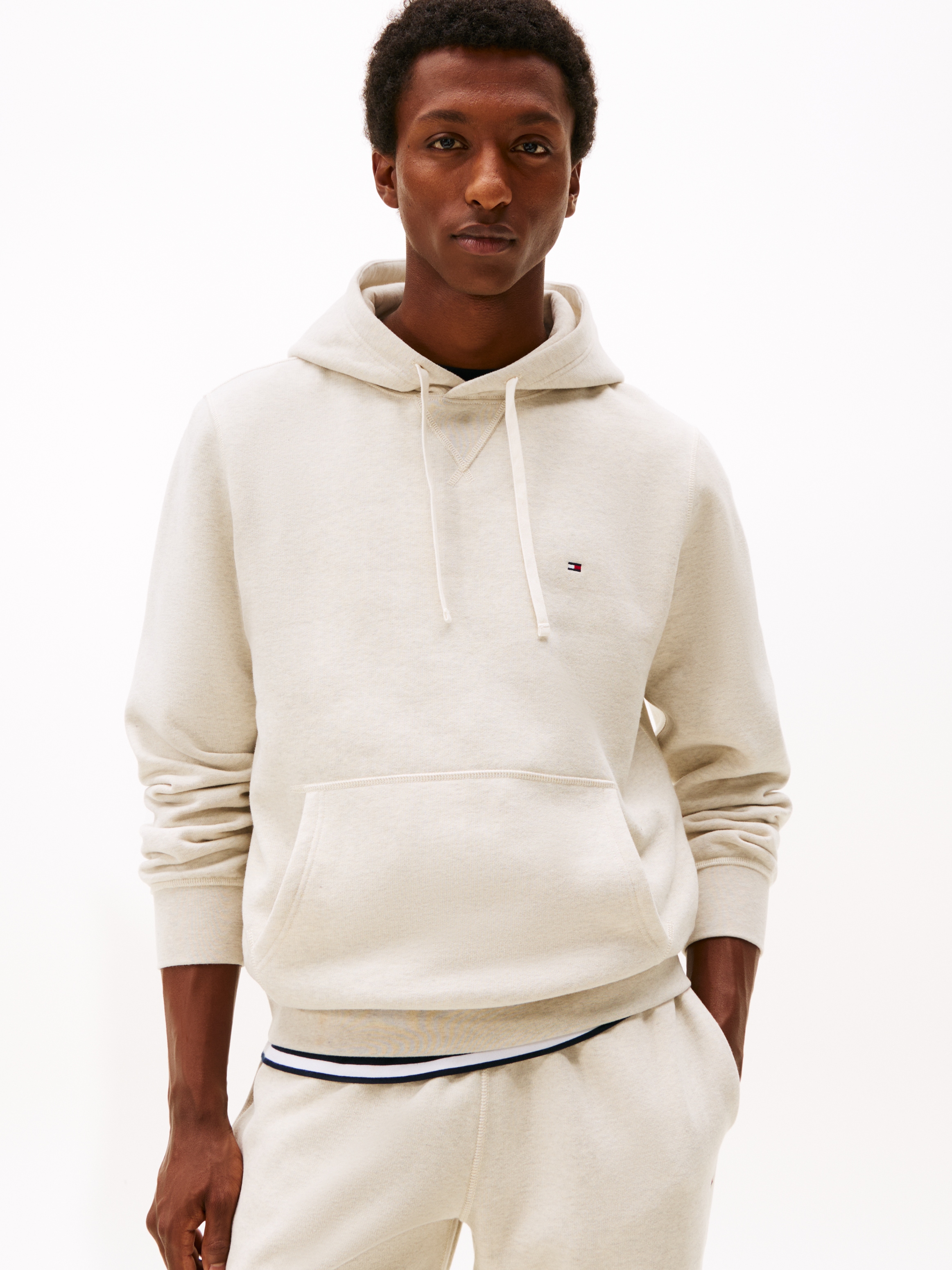Tommy Hilfiger Hoodie »ESS SEASONAL FLEECE HOODY mit Kapuze und Kängurutasche«, unifarben, casual, regular fit, Baumwollmix, Kapuze
