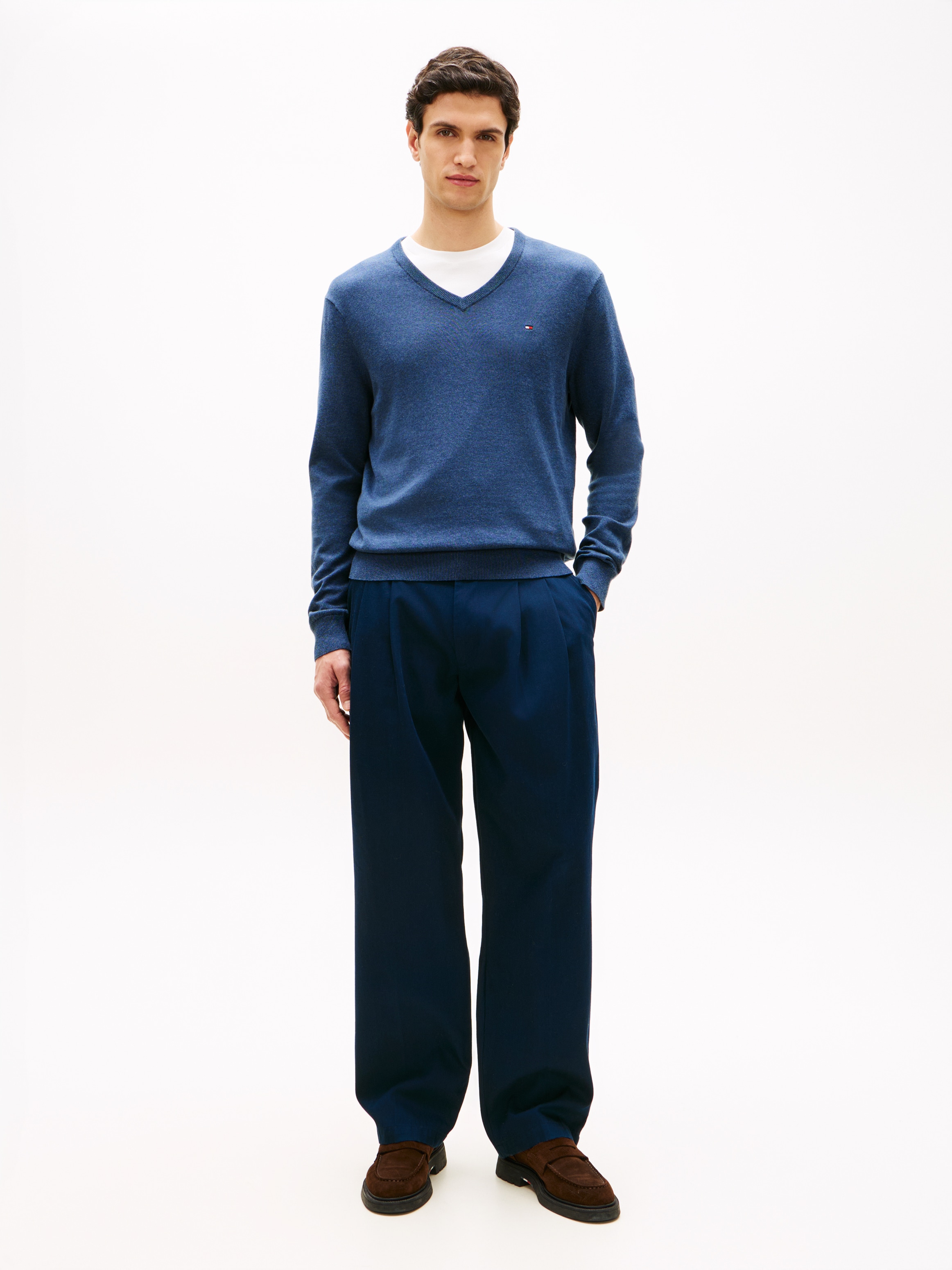 Tommy Hilfiger Pull en tricot »ESSENTIAL COTTON V NECK mit V-Ausschnitt und Stickerei« unifarben, casual, regular fit, Baumwolle, V-Ausschnitt