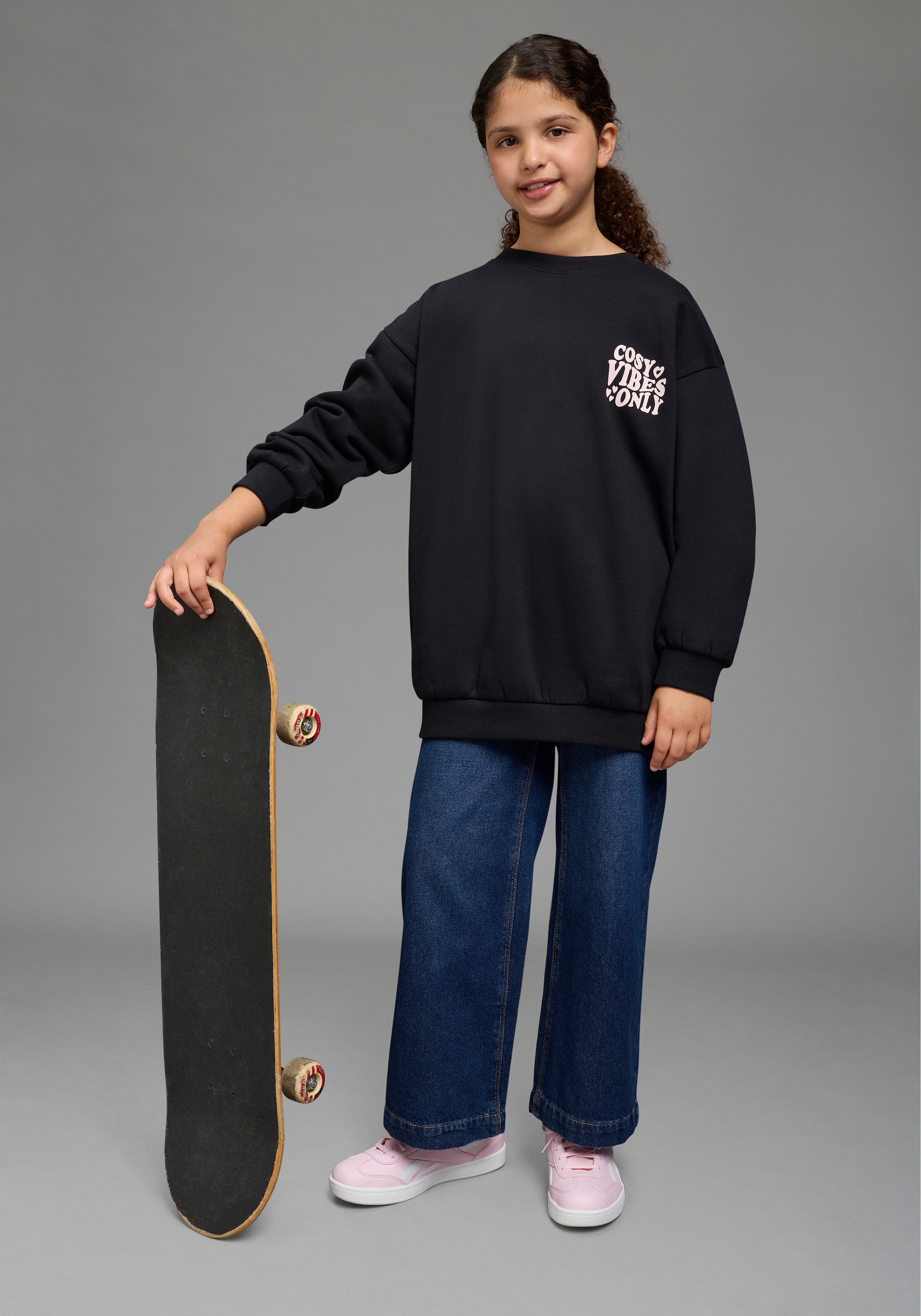 KIDSWORLD Sweat-shirt »Rückenprint Sweatshirt in lockerer Form«, sweatshirt large avec impression devant et dos, forme confortable
