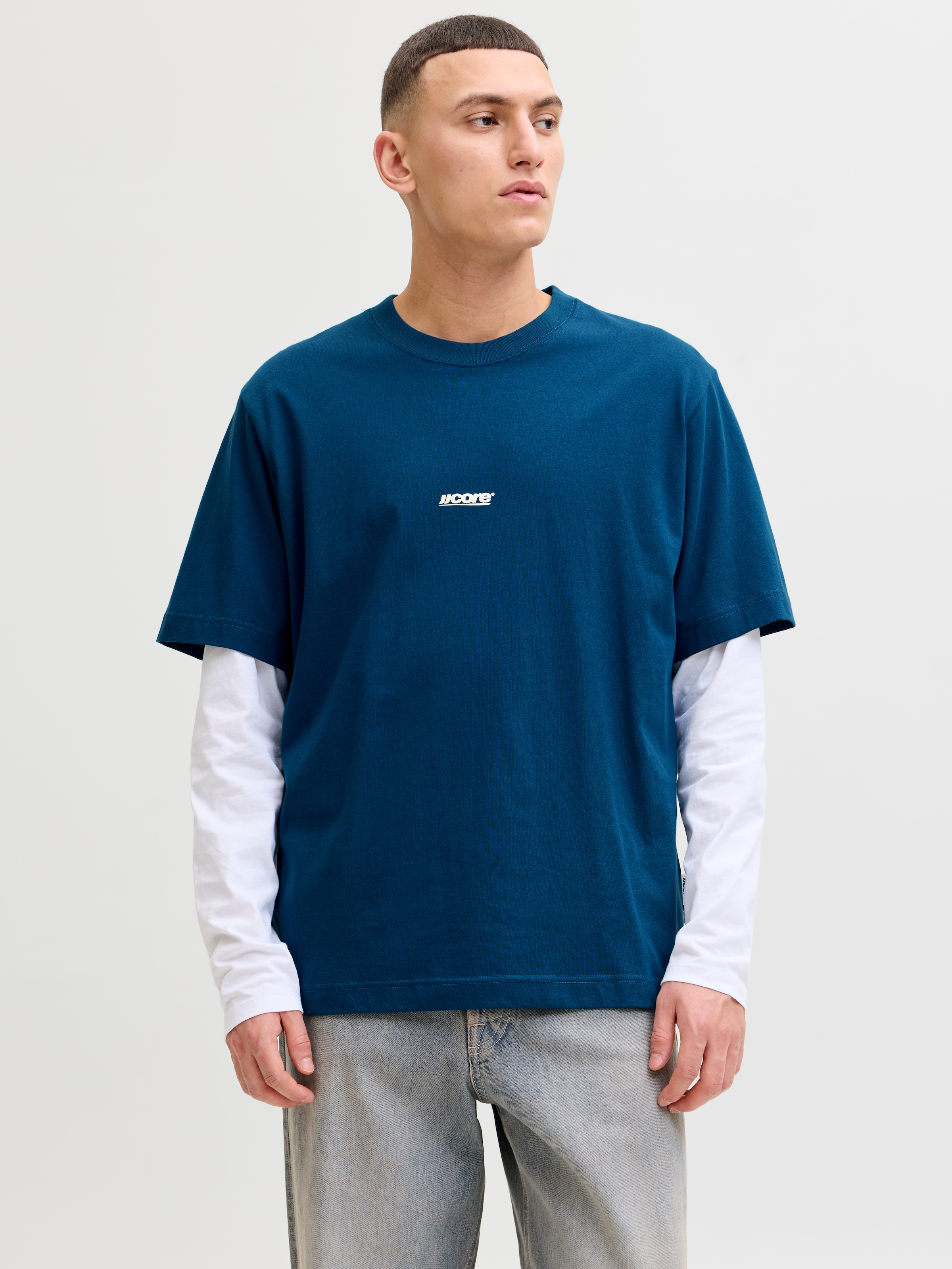 Jack & Jones T-Shirt »JCOCLUB BACK TEXT PRNT TEE SS CREW SN« mit Print