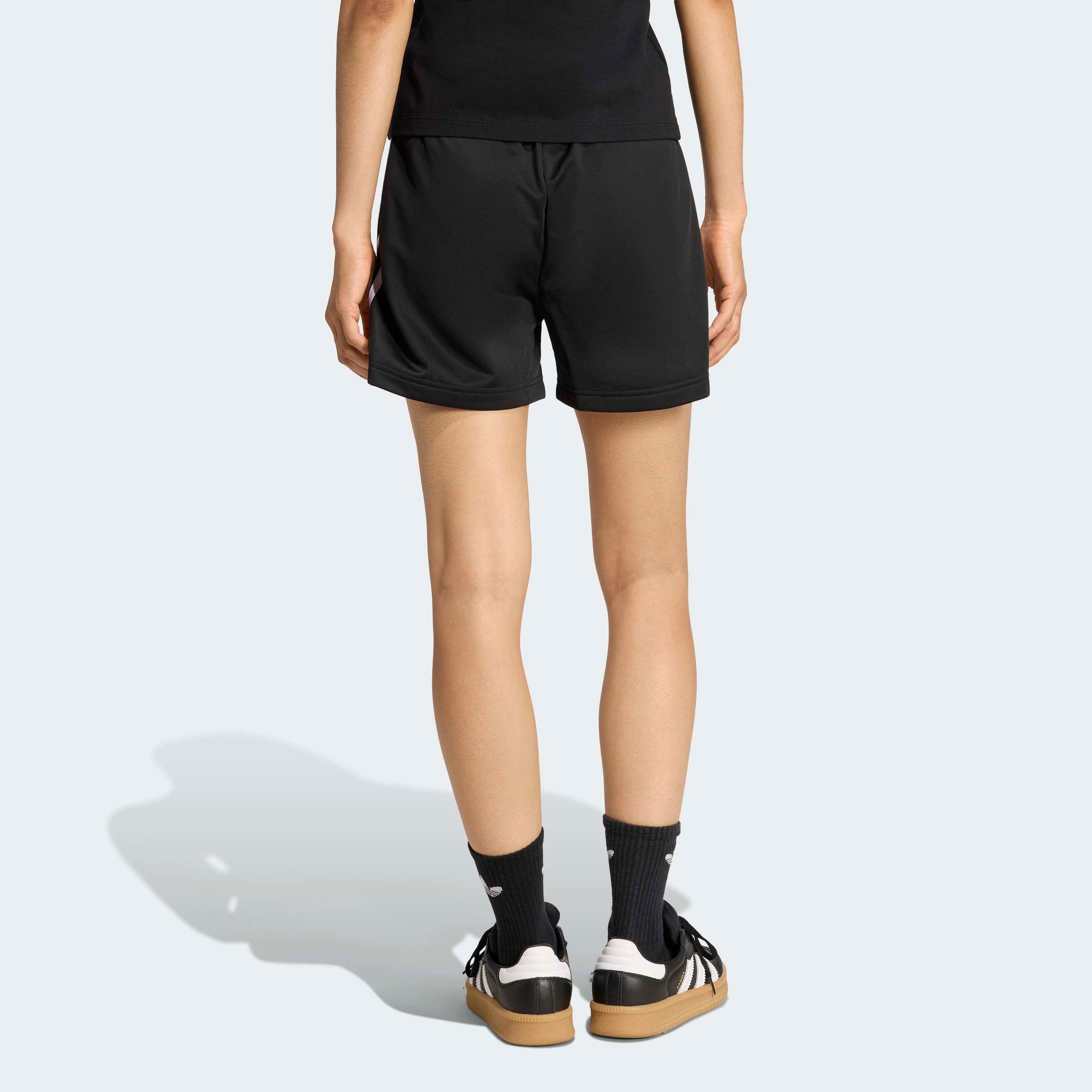 adidas Originals Short »FB«  Short classique FIREBIRD, coupe décontractée
