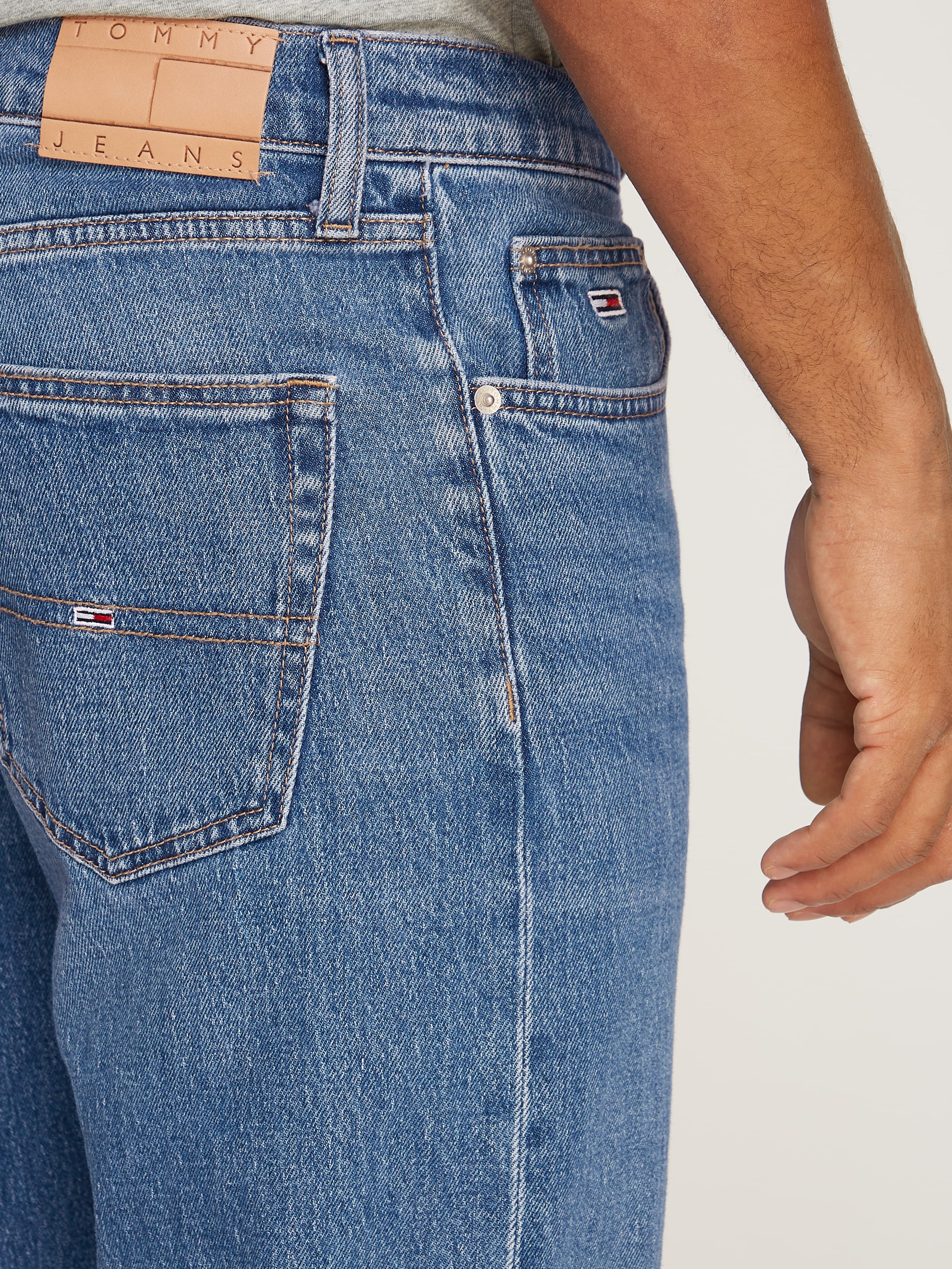 Tommy Jeans Straight-Jeans »Otis Regular Straight« im modischen Schnitt