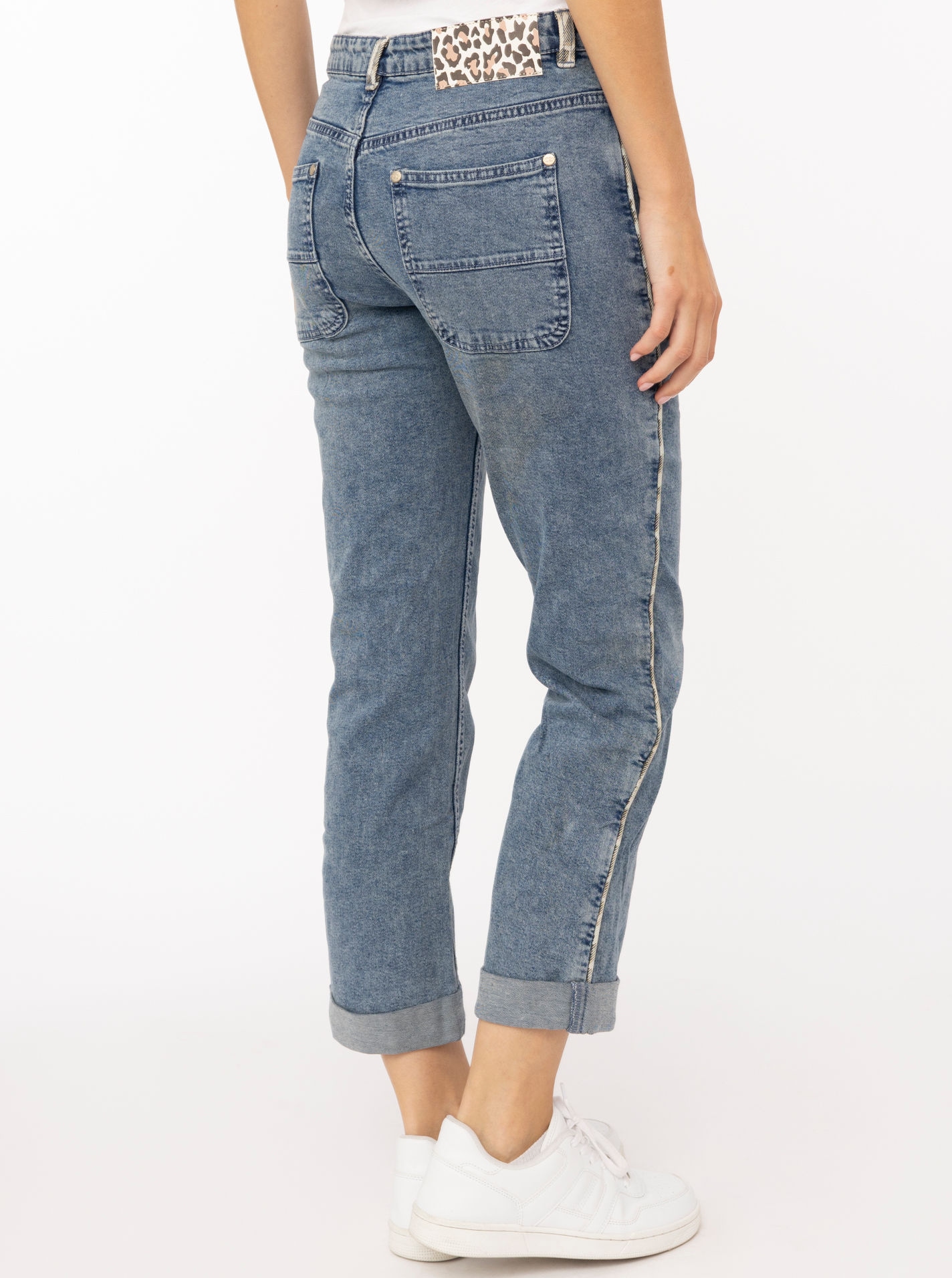 Zwillingsherz Slim-fit-Jeans »"Leo Details"« knöchellang, mit Umschlag, seitliche Leo-Streifen, Gesässtaschen
