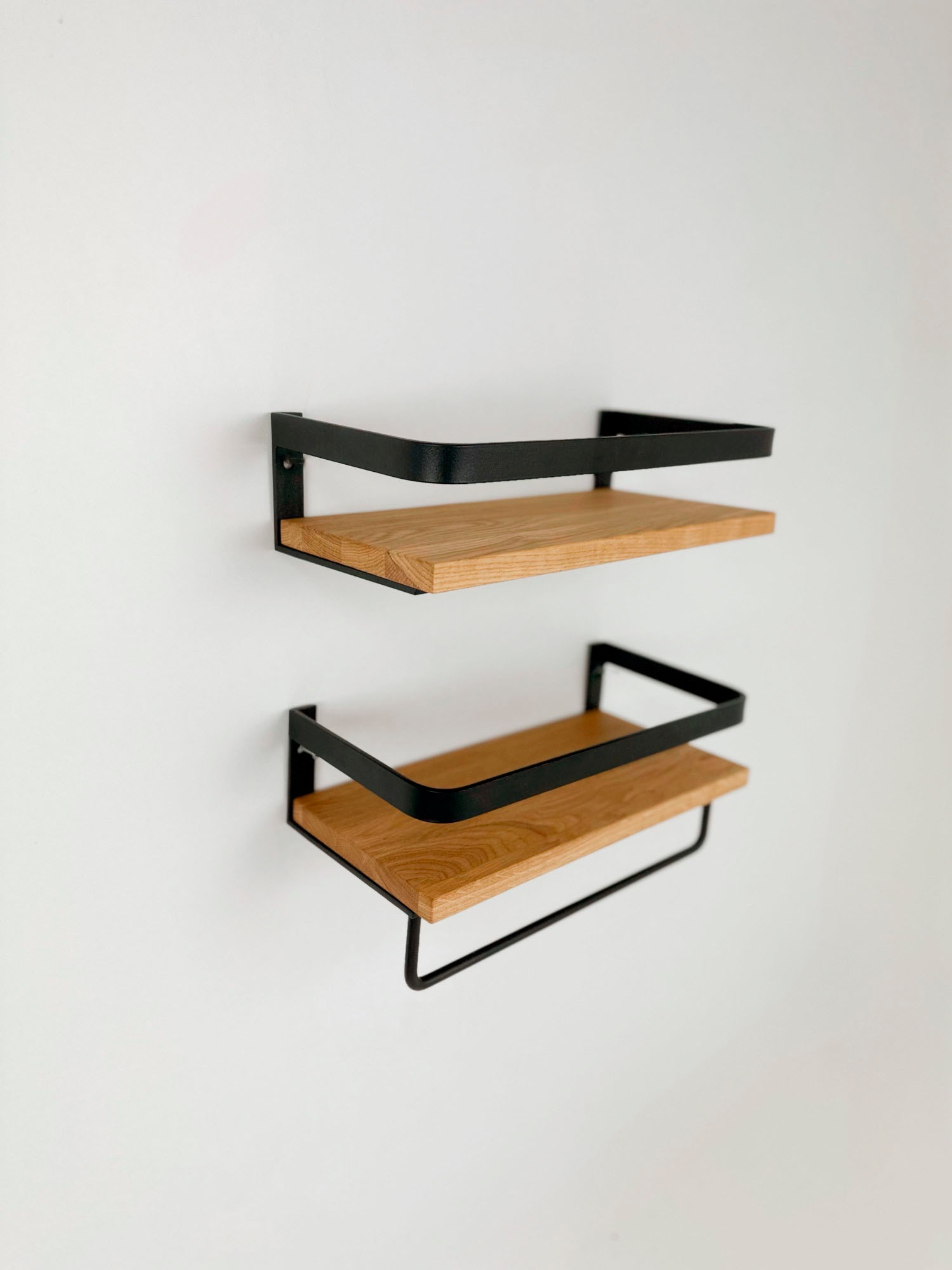 andas Wandregal »Glarus« aus Metall mit Ablagefläche aus Eiche