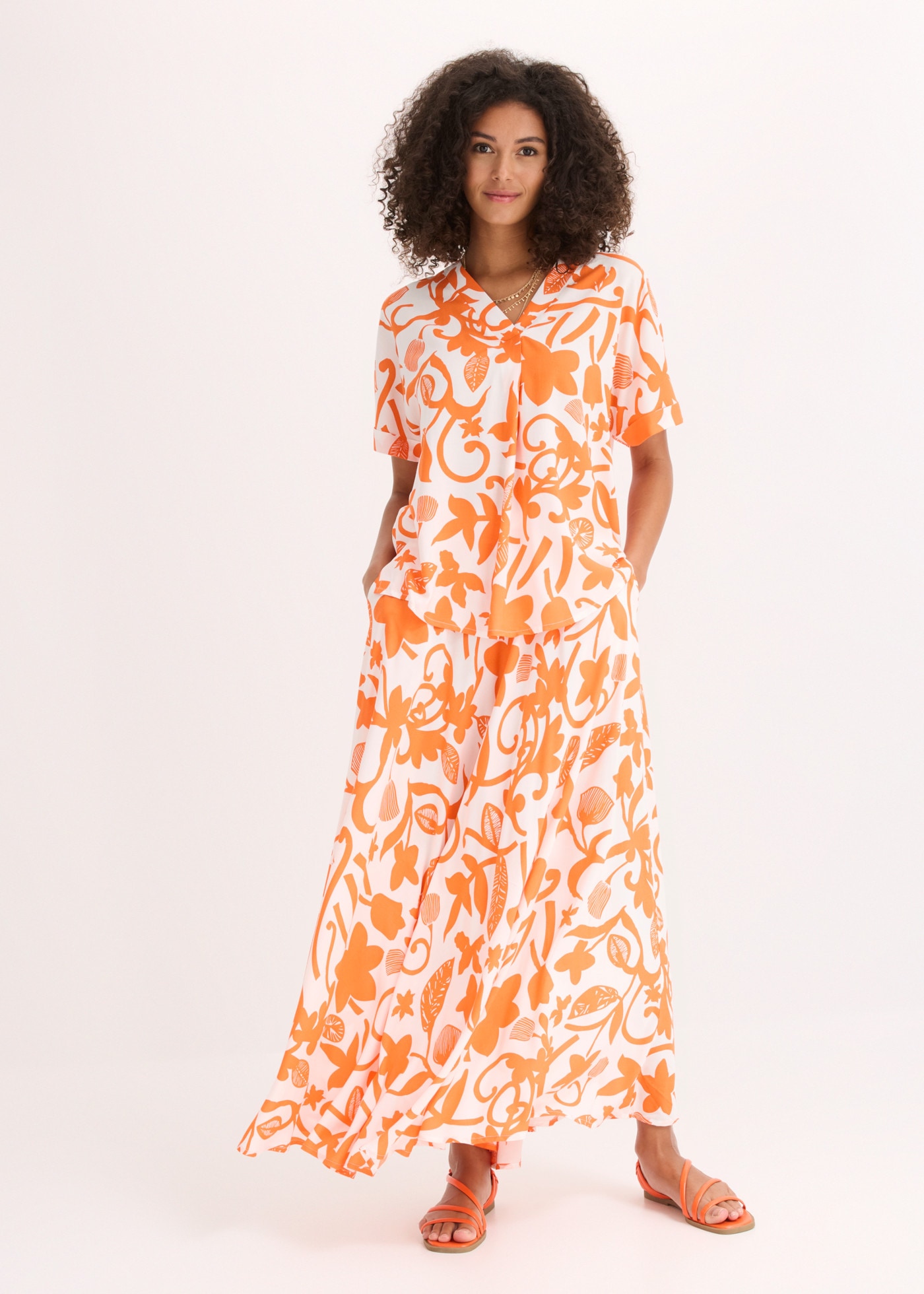 bonprix Tunique avec imprimé floral, en viscose fluide
