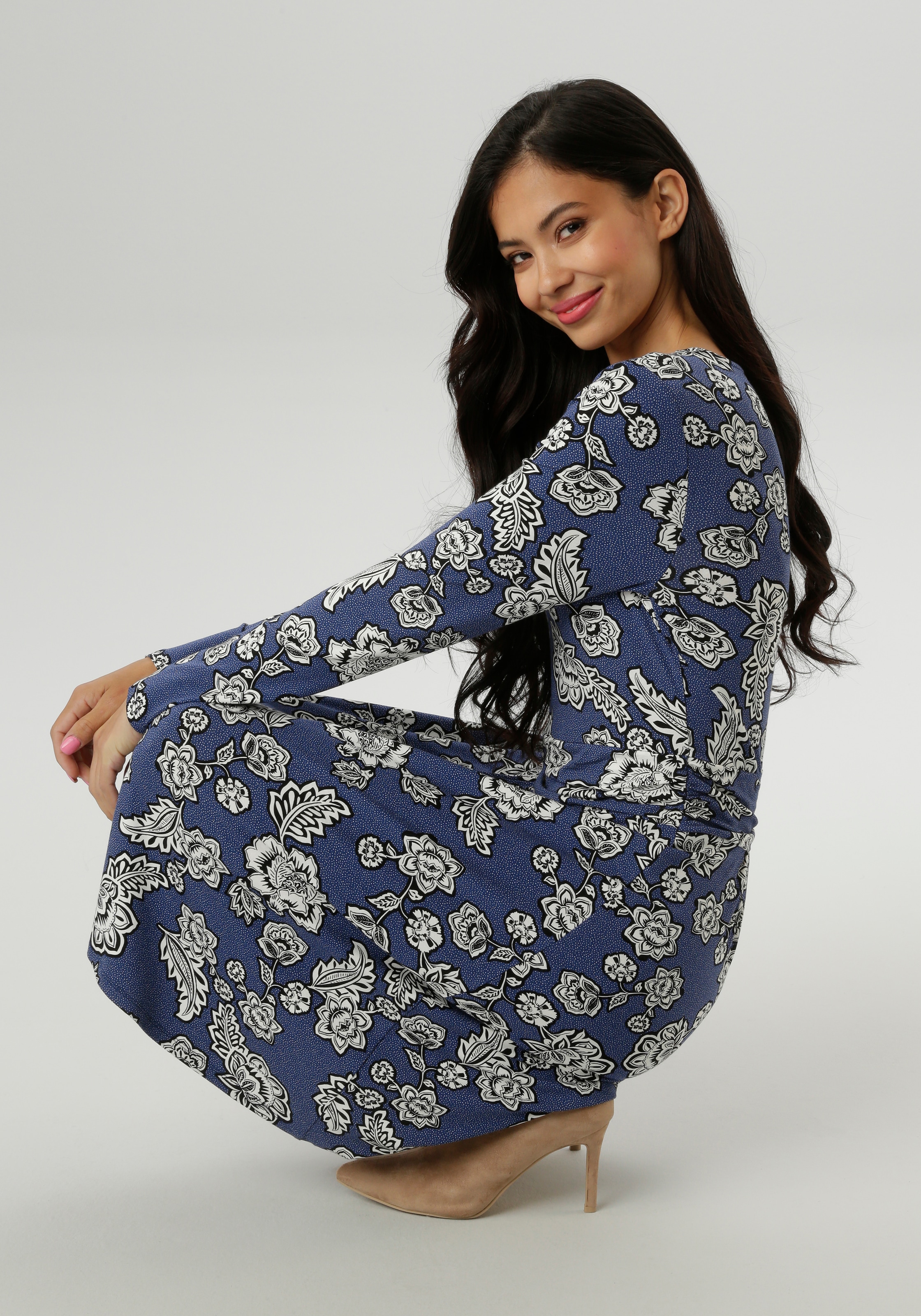 Aniston SELECTED Jerseykleid mit abstrakter Blüten- und Blättermusterung