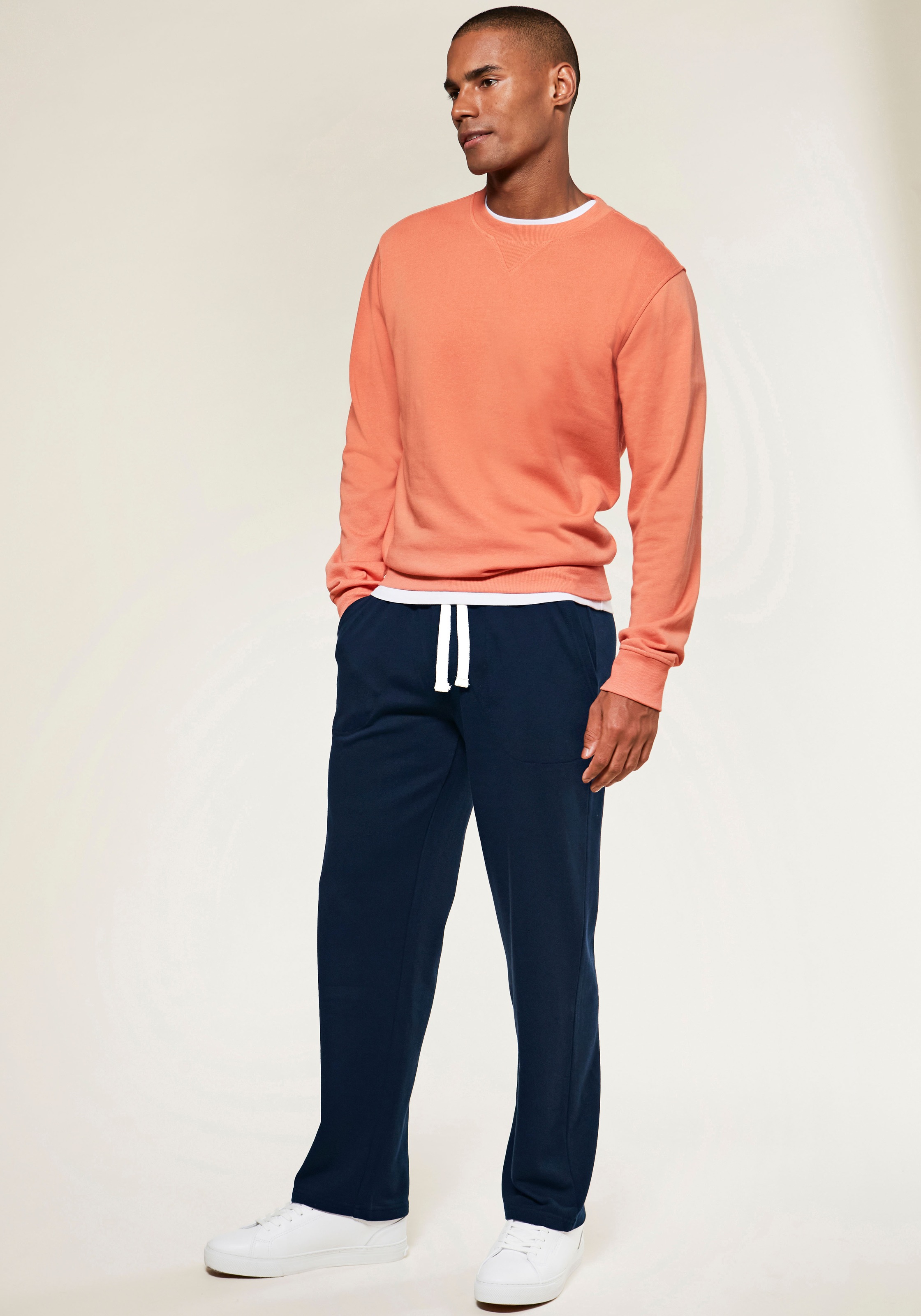 KangaROOS Sweatshirt »mit Rundhalsausschnitt«, mit coolem Rippeinsatz am Ausschnitt vorn
