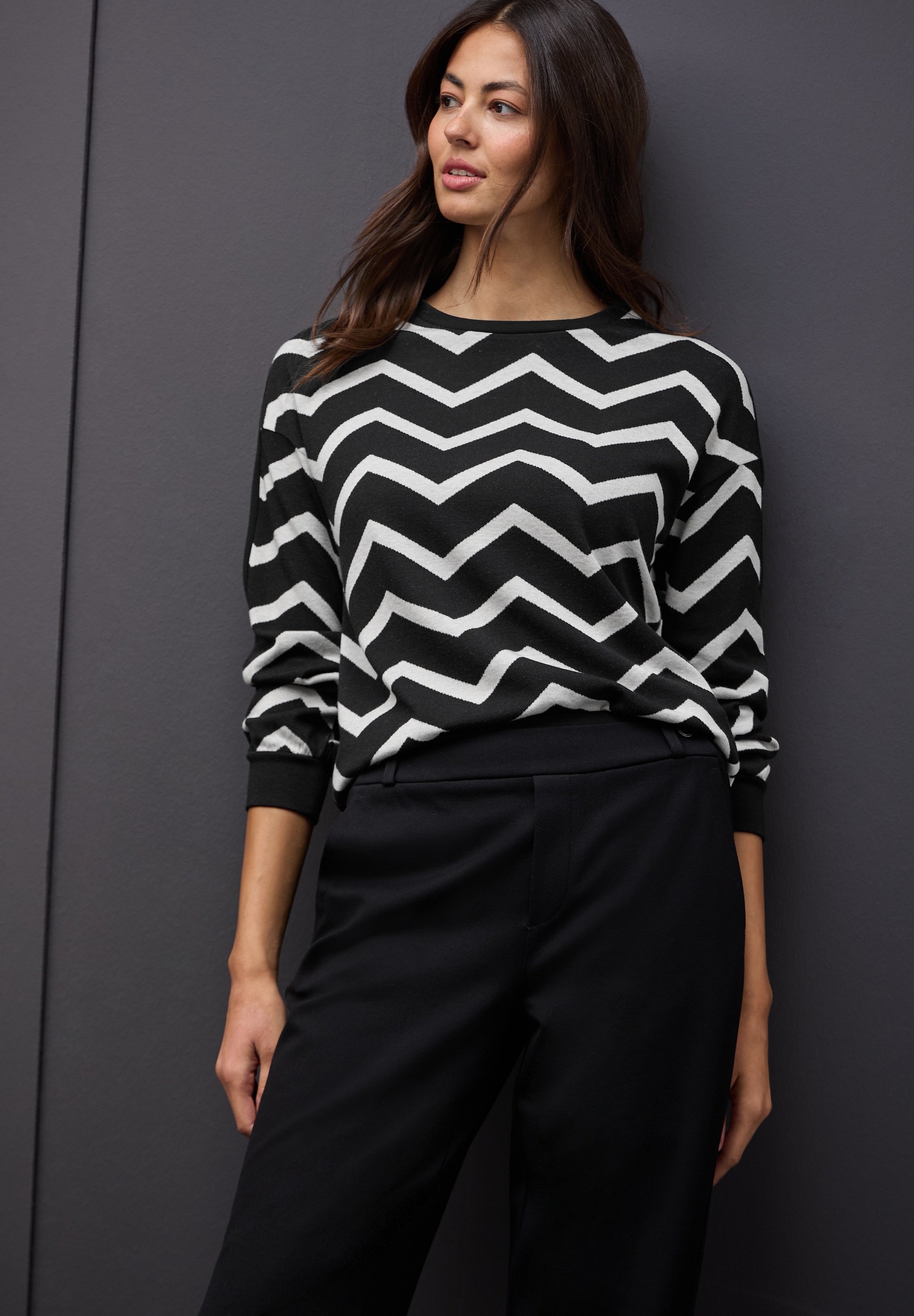 STREET ONE Langarmshirt mit Galonstreifen; Zick-Zack Print