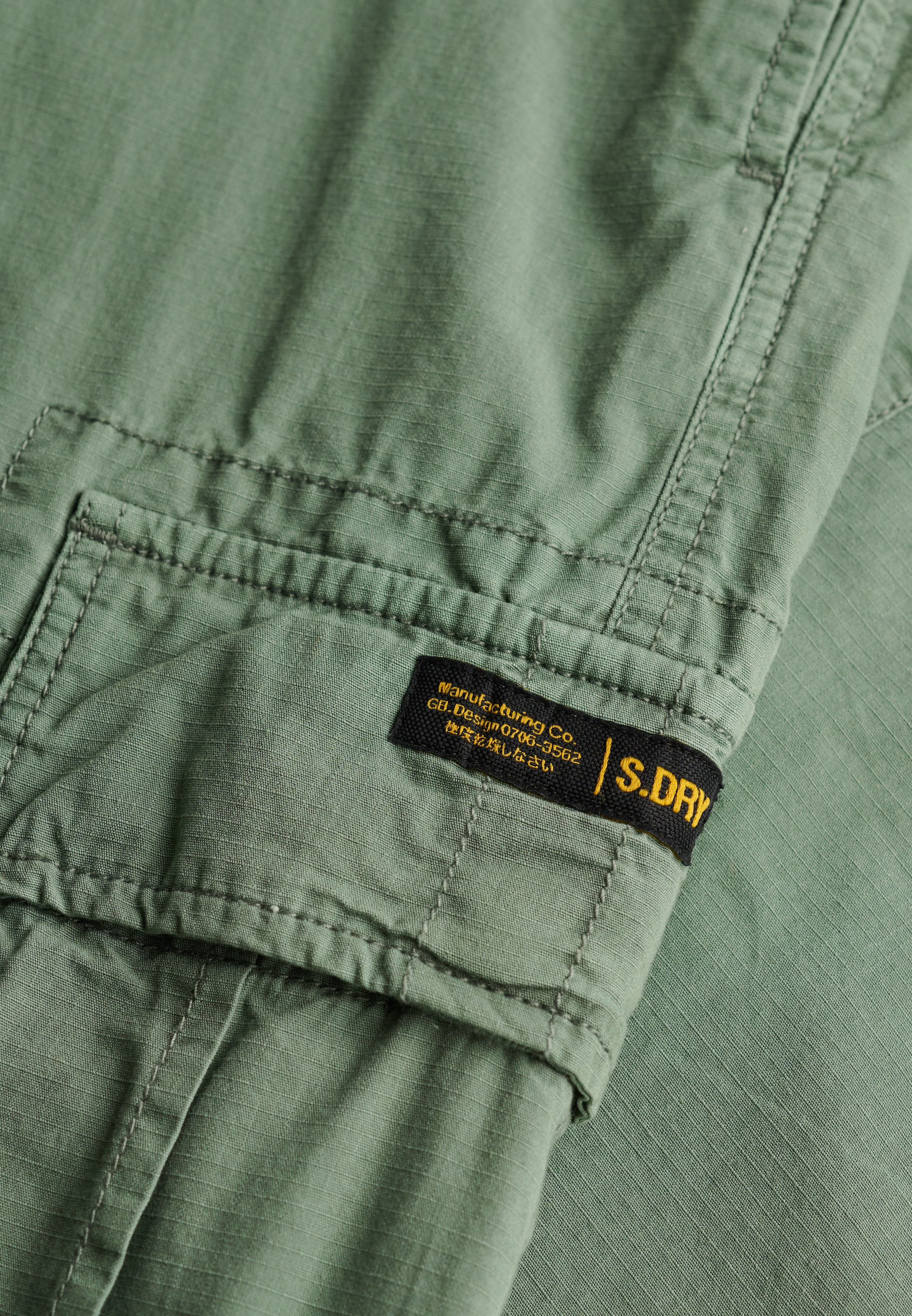 Superdry Pantalon cargo »RIPSTOP LIGHT CARGO PANT«  coupe regular, longueur cheville, avec fermeture éclair