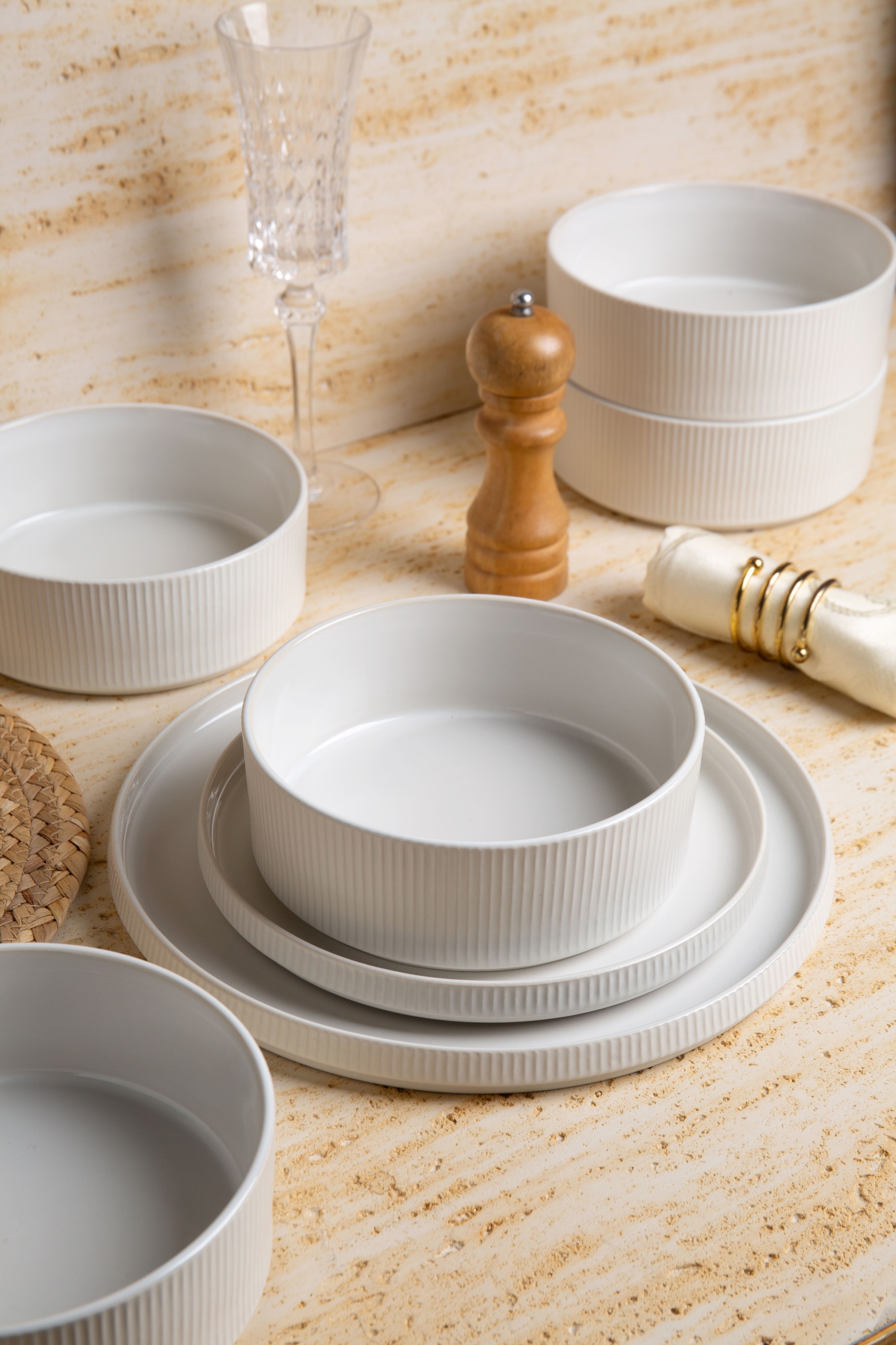 GOODproduct Set de vaisselle »Ylvii, aussen matt, innen reaktiv glasiert« spülmaschinenfest und mikrowellengeeignet