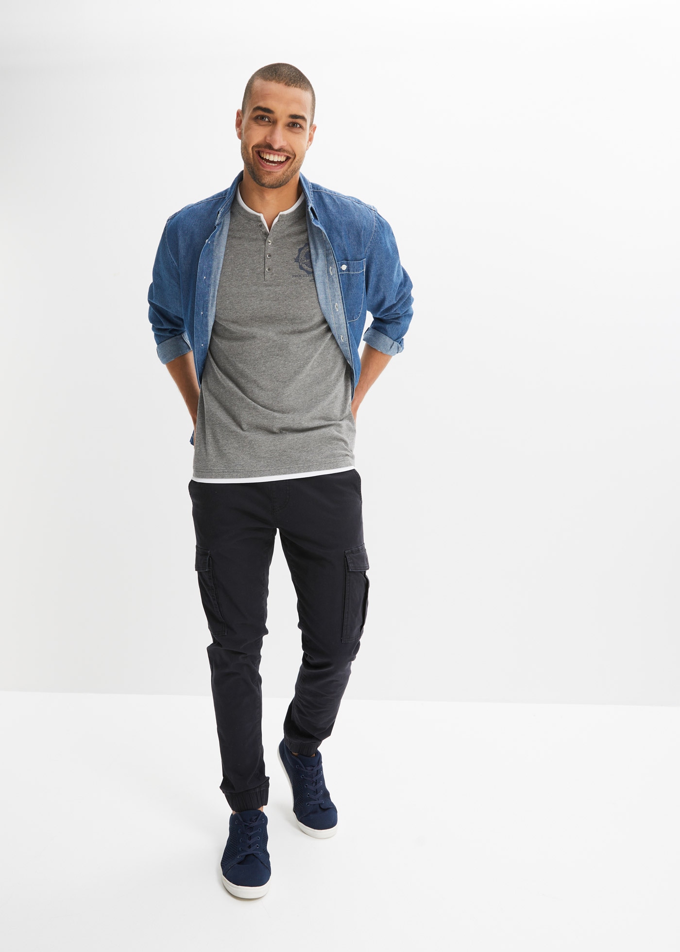 bonprix T-shirt Henleys Packung, 2 cuis Regular Fit, Kurzarm, aus Baumwolle, Casual Stil