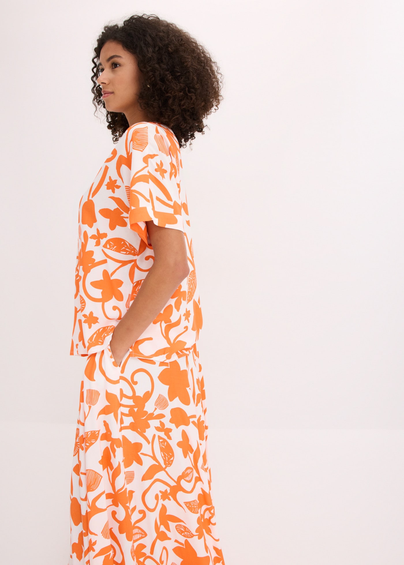 bonprix Tunique avec imprimé floral, en viscose fluide