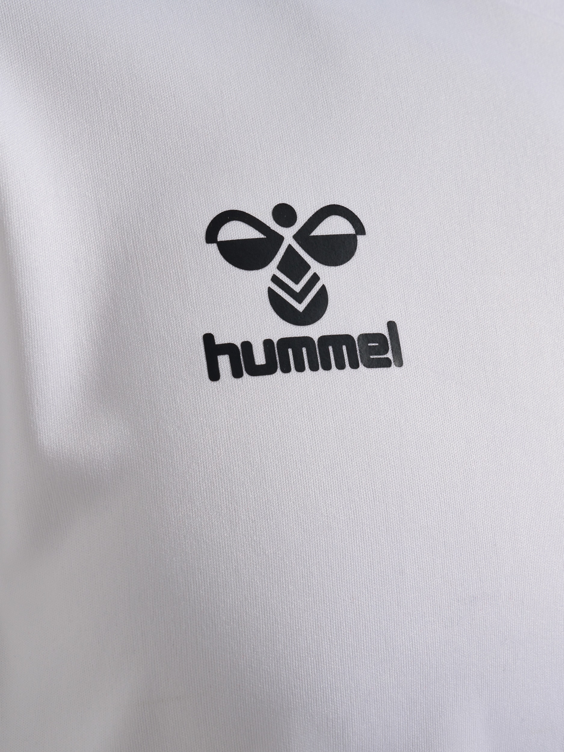 hummel Trainingsshirt »HMLESSENTIAL JERSEY S/S« sportliche Passform, Kurzarm, schnell trocknend, atmungsaktiv