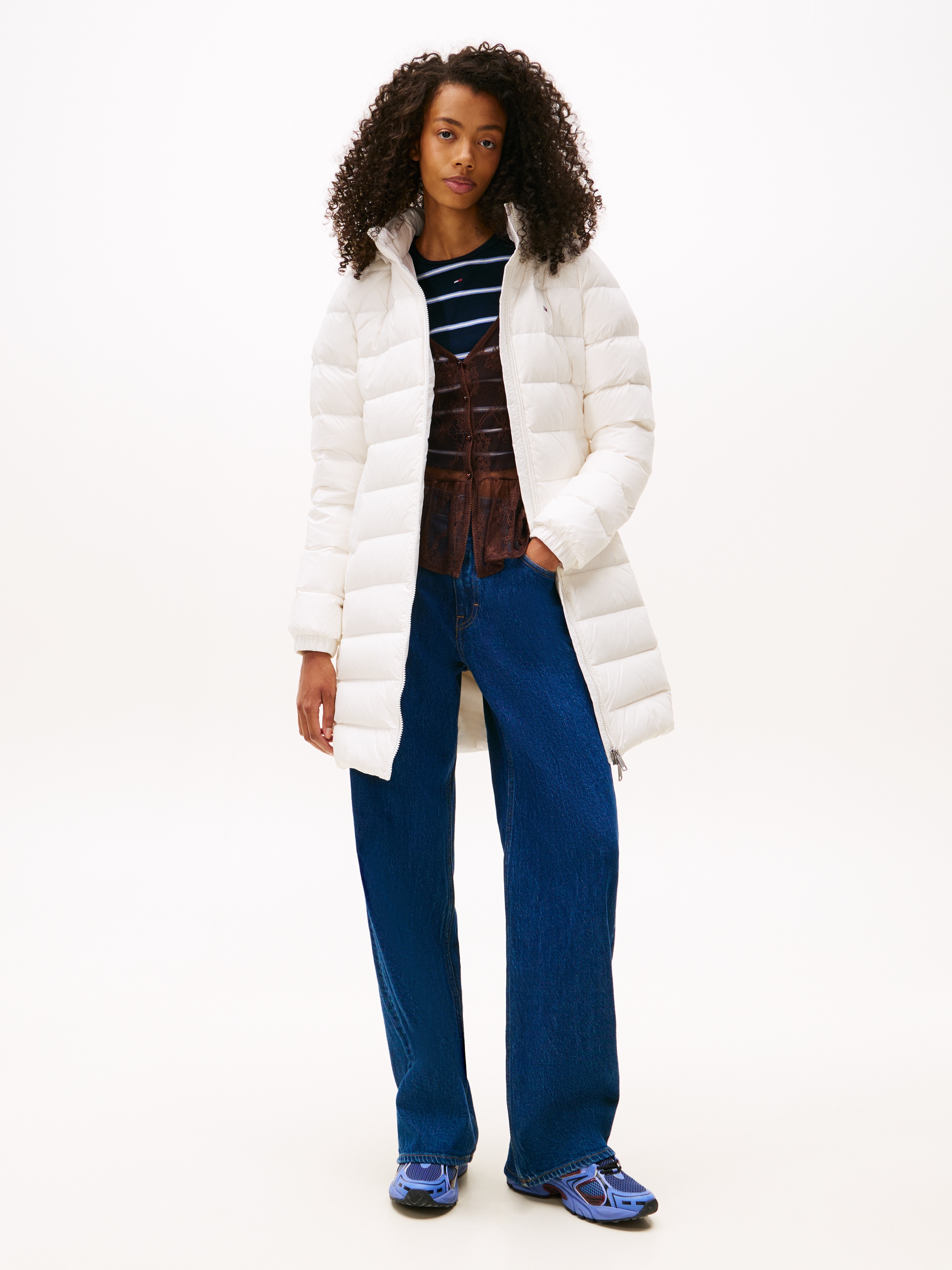 Tommy Jeans Manteau matelassé »TJW ESSENTIAL HOODED DOWN COAT« avec imitation fourrure, broderie logo