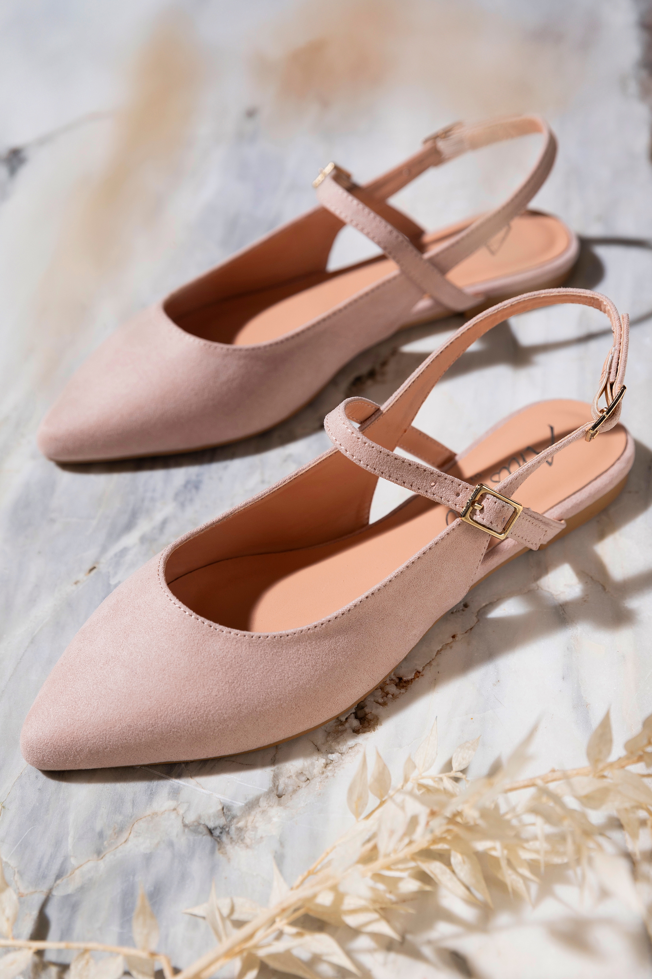 Aniston SHOES Pompes à sling  plat, chaussure d'été, sandale à brides - forme étroite