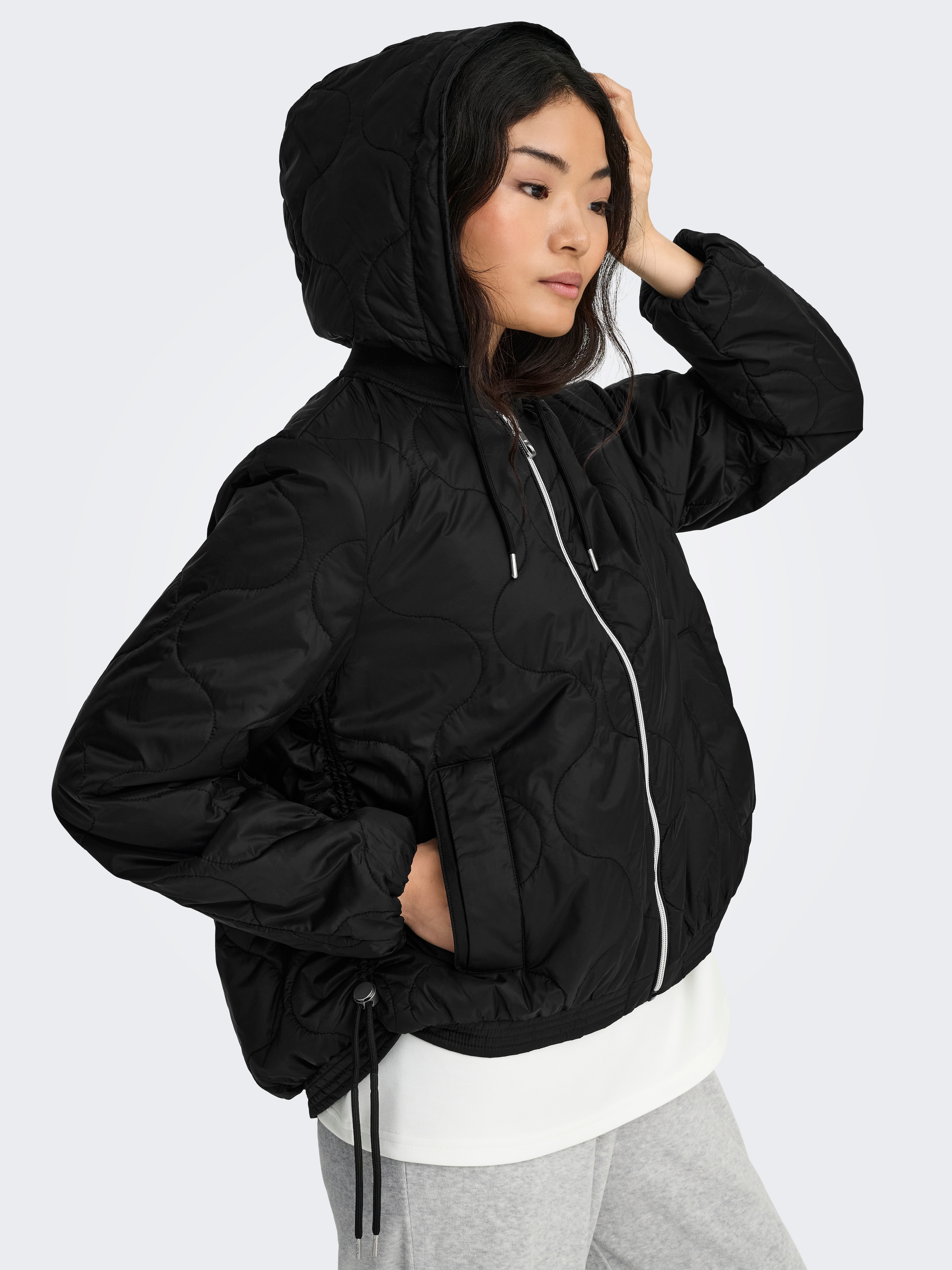 ONLY Veste matelassée »ONLMIKI HOOD QUILT JACKET CC OTW« avec capuche avec cordon de serrage latéral à l'ourlet