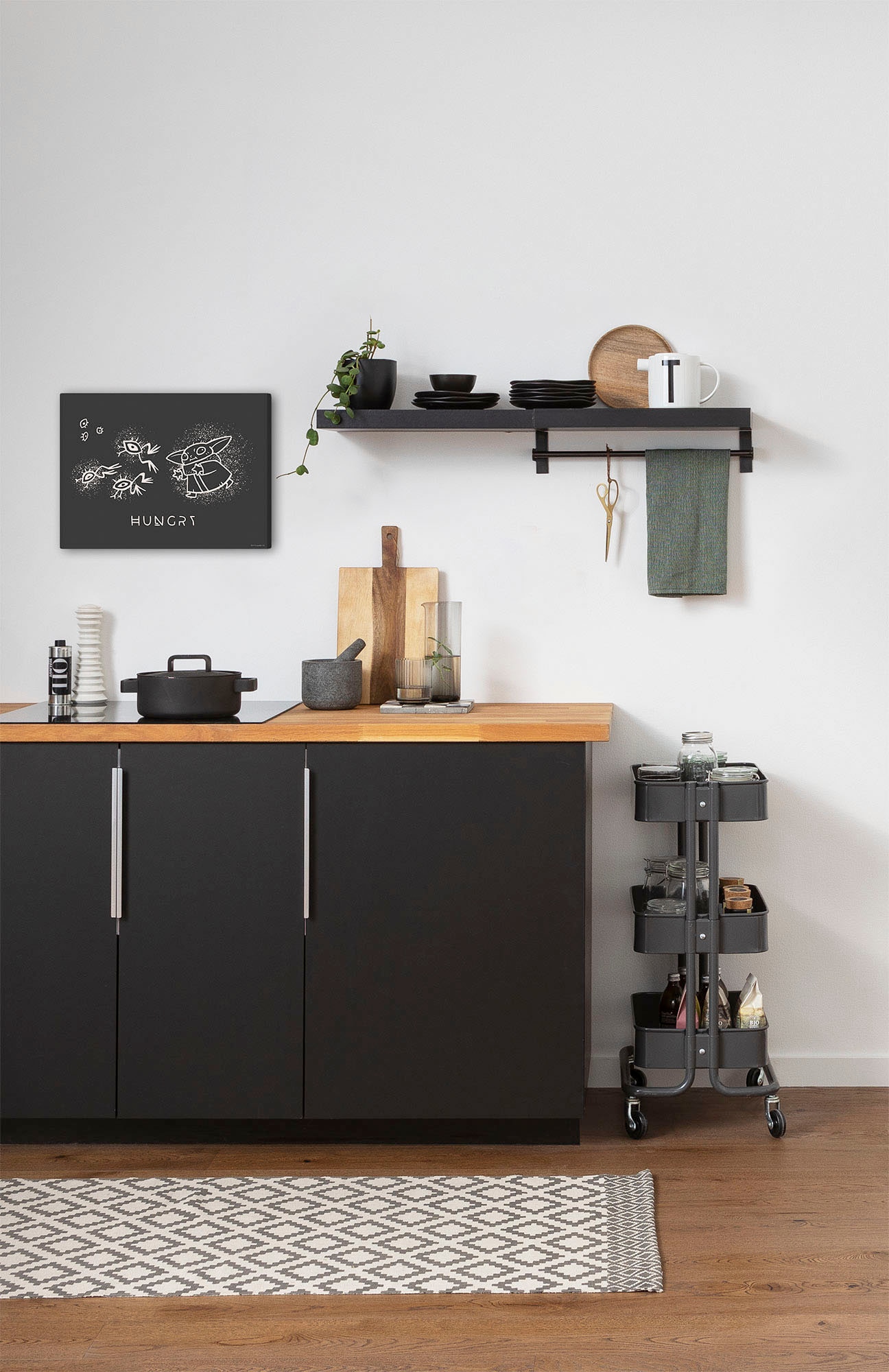 Komar Leinwandbild »The Mandalorian Grogu Snackin' - Grösse 40 x 30 cm« Disney 40 x 30 cm (Breite x Höhe), 1 Stk. tlg. Keilrahmenbild mit Echtholzrahmen, Kinderzimmer