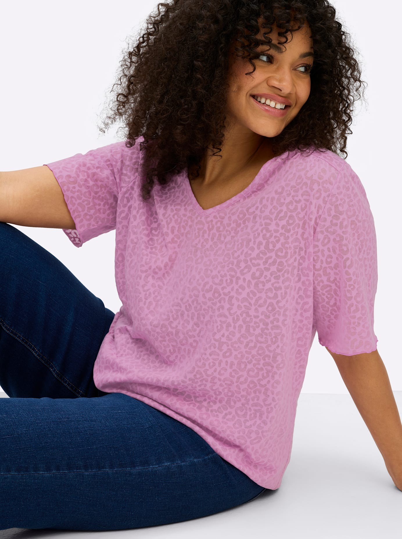Sheego Shirt à col rond »T-Shirt« 1
