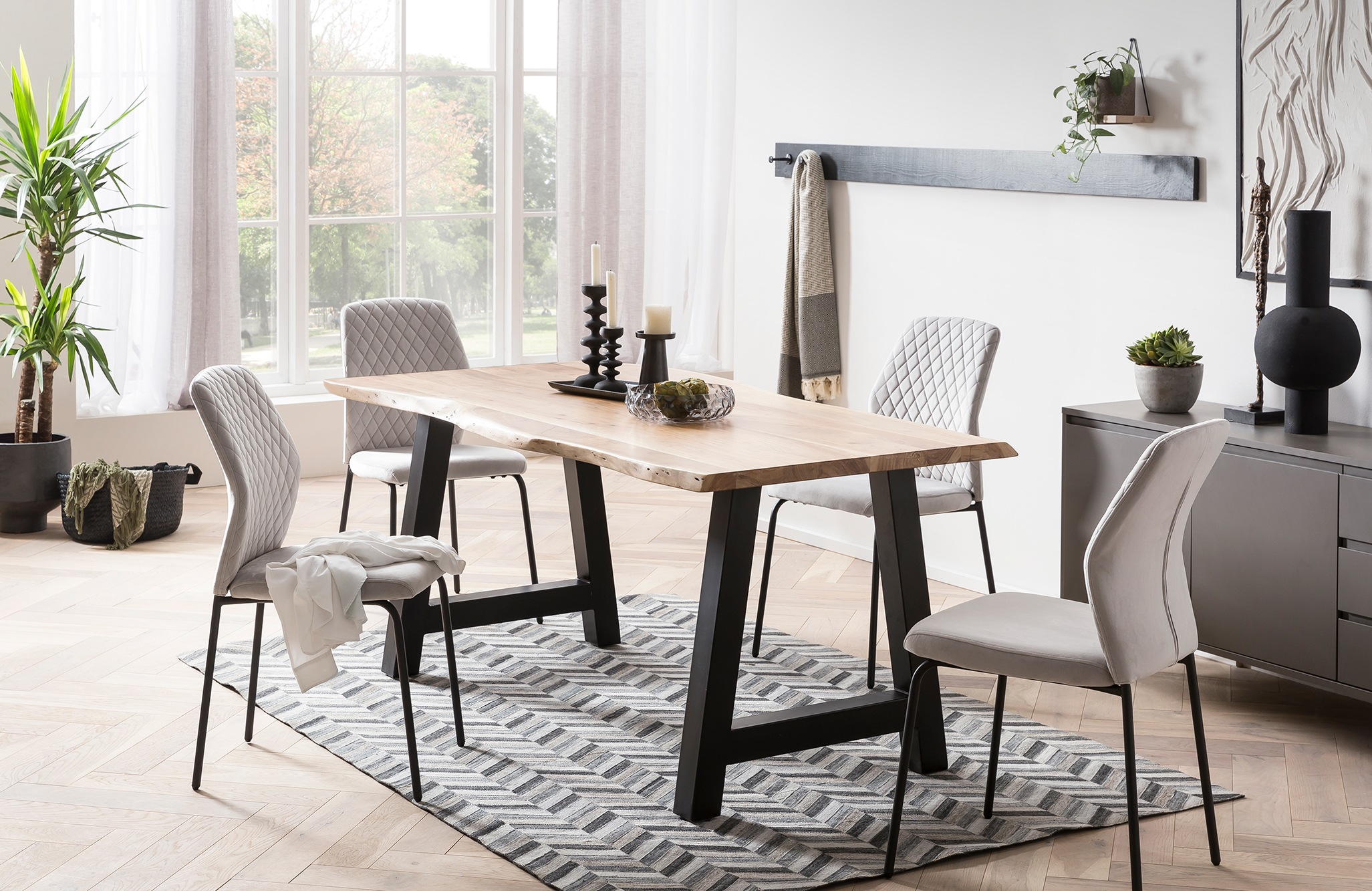 SalesFever Esstisch »Designer-Tisch für stilvolle Mahlzeiten« Zweifach gewachstes, geöltes Massivholz