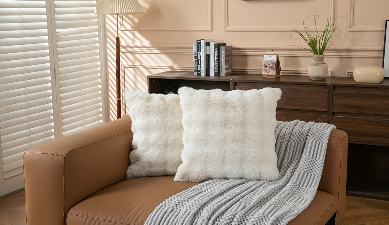 GOODproduct Coussin décoratif »Briee Premium, 2 Stück, hochwertig & weich, ohne Füllung« housse de coussin à effet fourrure, uni, de qualité, extra douce