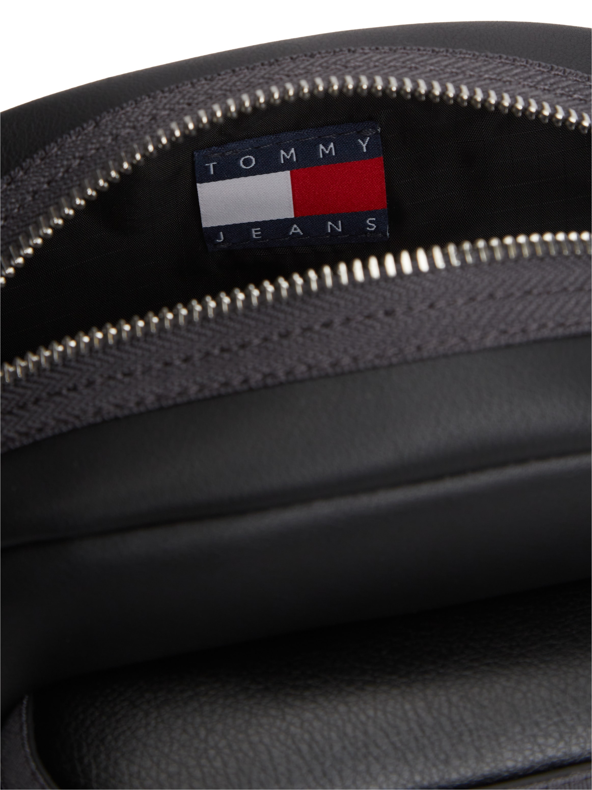 Tommy Jeans Umhängetasche »TJM ELEVATED PU REPORTER« Herren Schultertasche, Crossbodybag mit Logo-Aufnäher