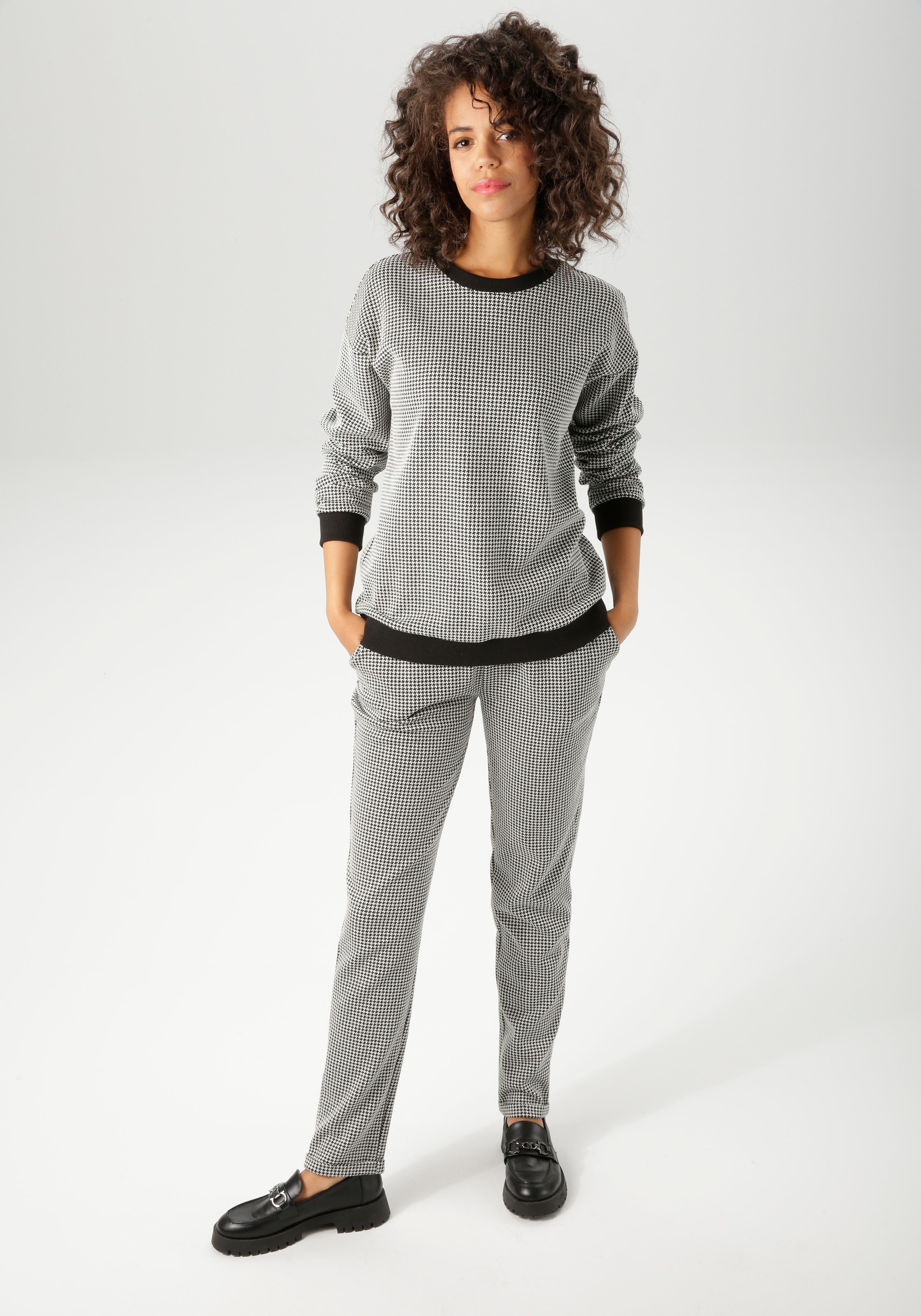 Aniston CASUAL Sweatshirt mit trendigem Hahnentritt-Muster - NEUE KOLLEKTION