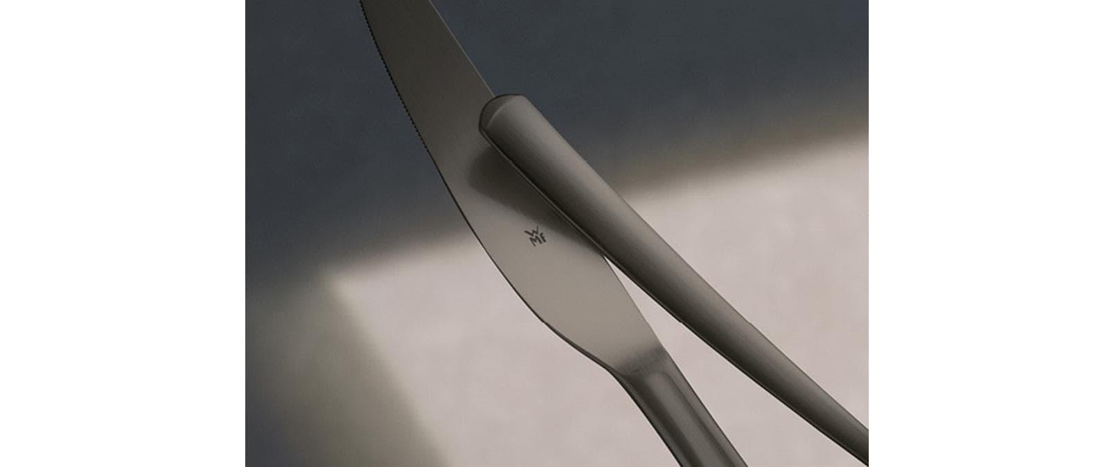 WMF Set de couverts »Boston in edler Optik, ergonomische Haptik, Messer mit Wellenschliff« tranchant optimal, inoxydable, élégant, boîte à couverts de qualité