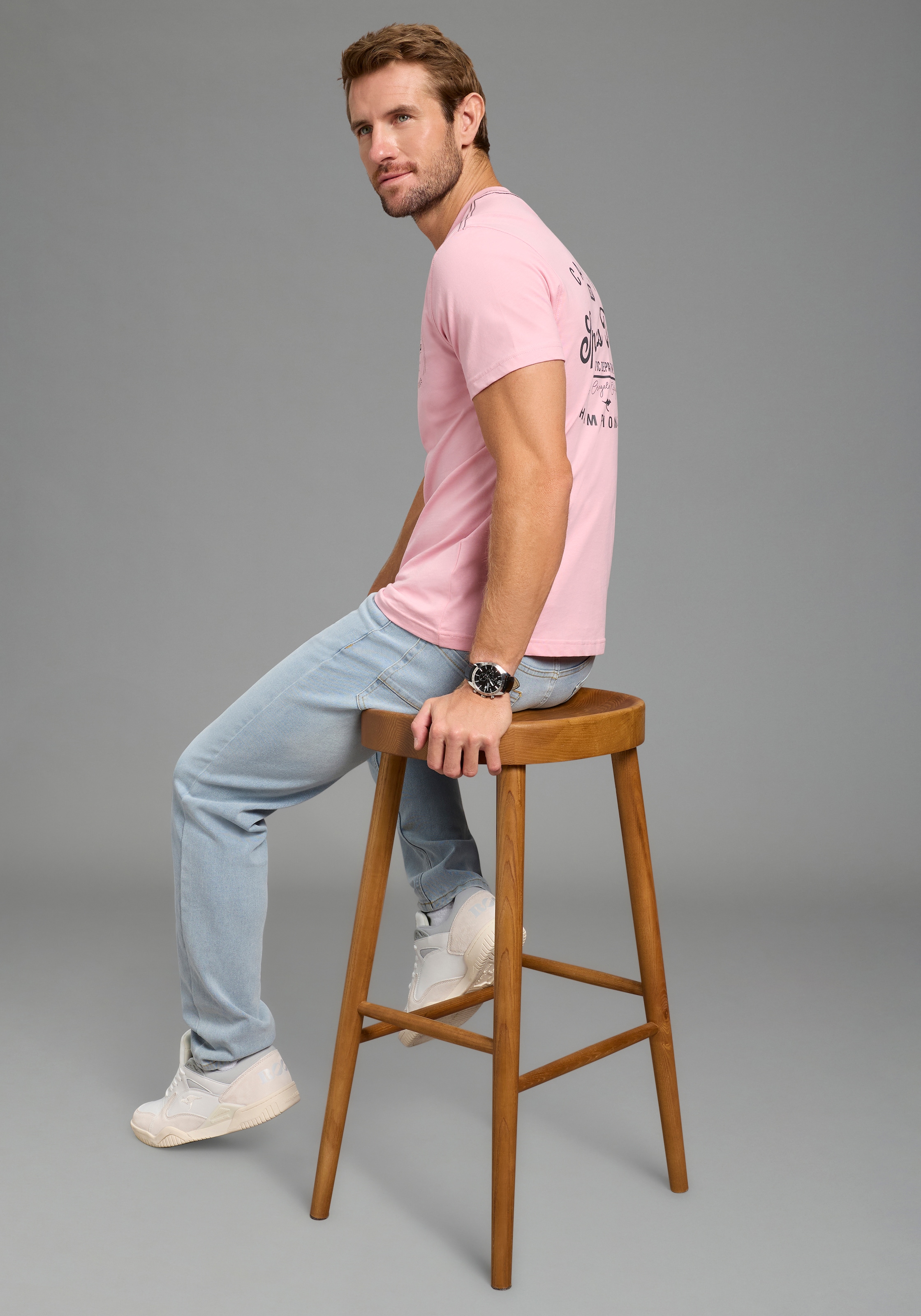 KangaROOS T-shirt schmale Passform, Halbarmshirt, mit Rundhalsausschnitt mit Bündchen