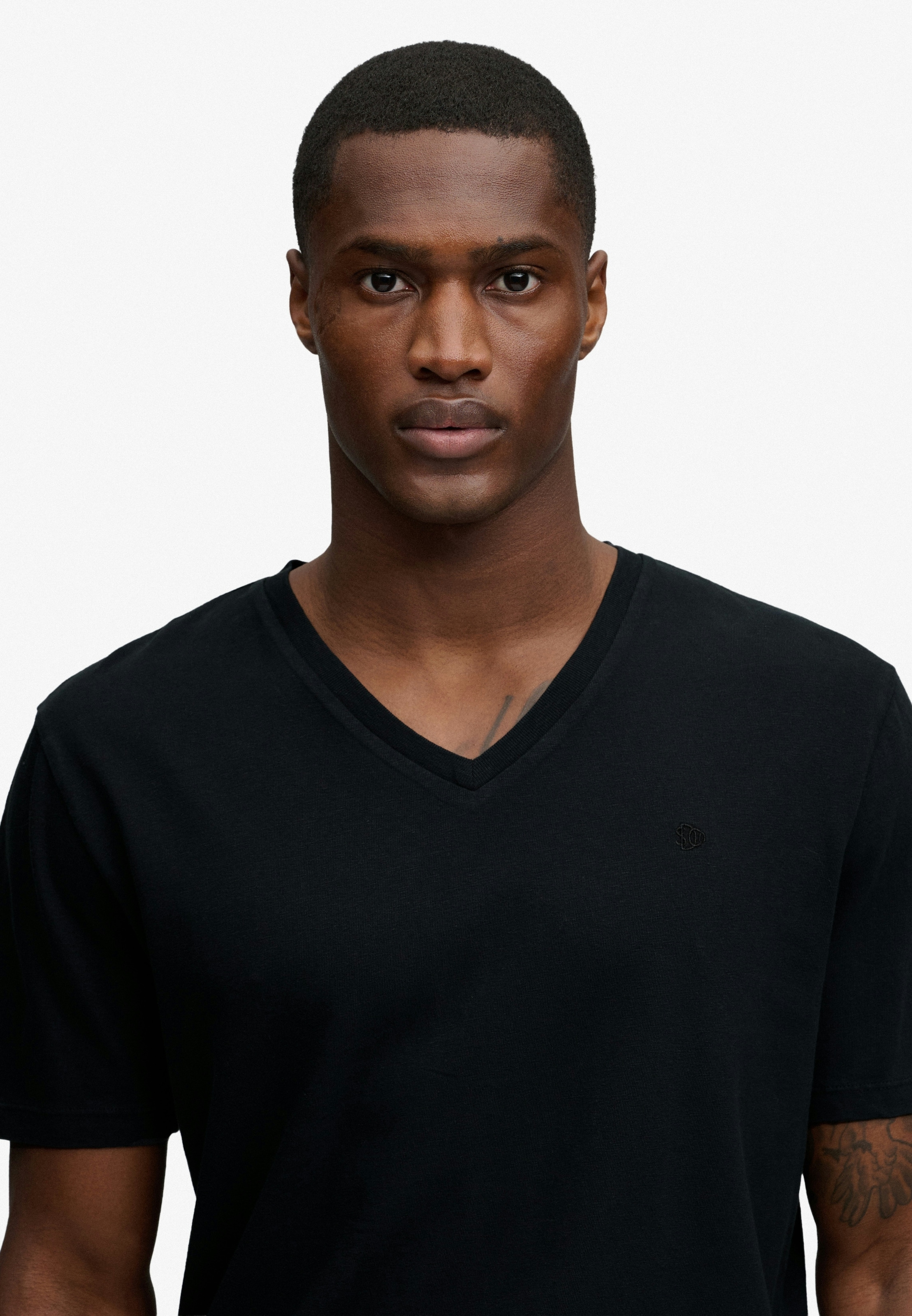 Superdry Rundhalsshirt »CLASSIC COTTON LINEN VEE« Baumwollmischung, relaxed fit aus luftig leichtem Baumwoll-Leinen-Mix