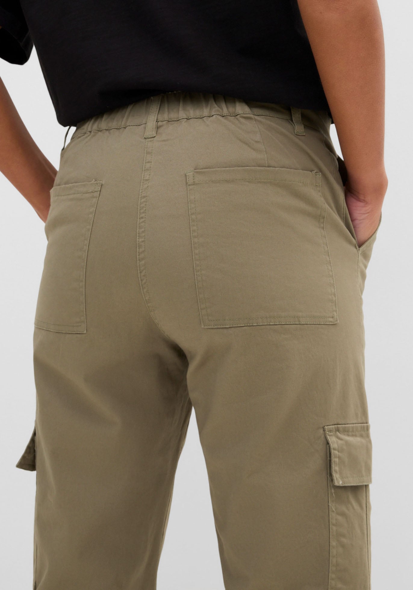 bonprix Pantalon cargo  aus Baumwolle mit Elasthan, lockere Passform, mit Bequembund