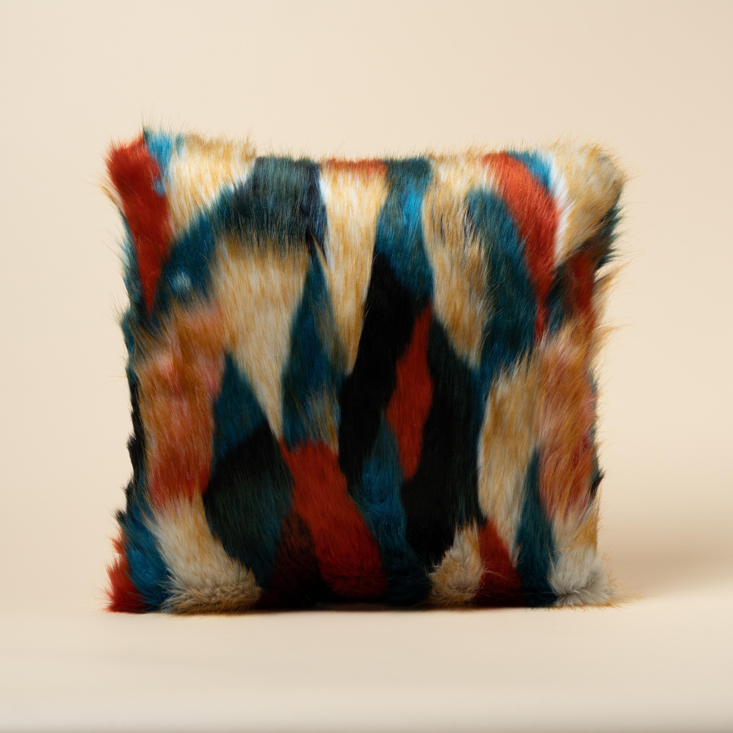 Kare Design Coussin décoratif »Glammer Colore, Kissenhülle mit Füllung, 45x45 cm« stützt Kopf und Nacken angenehm und sorgt für erholsamen Schlaf