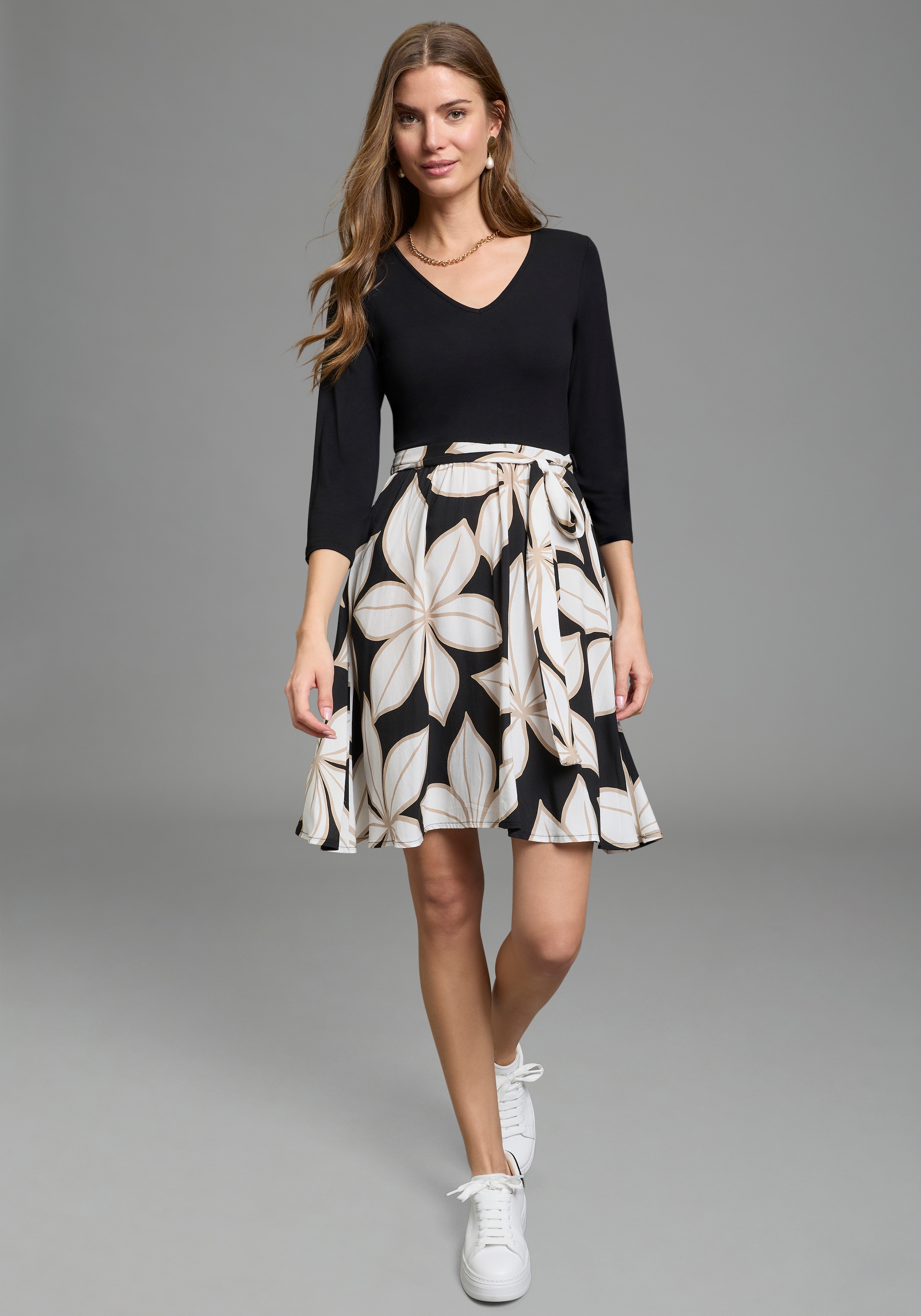 Laura Scott Sommerkleid mit geblümtem Rock