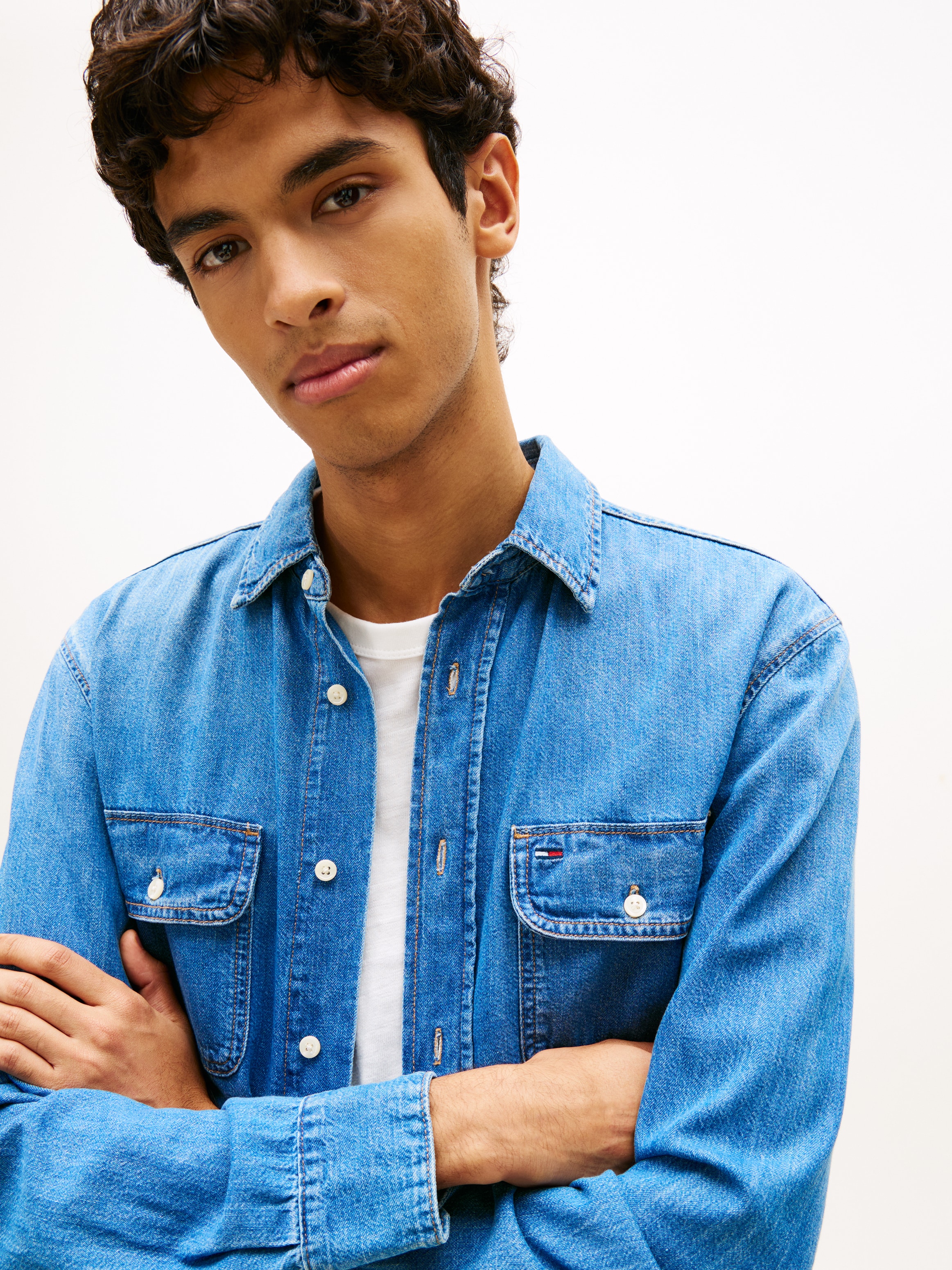 Tommy Jeans Chemise en jean »RELAXED DENIM SHIRT« Relaxed fit mit Brusttaschen