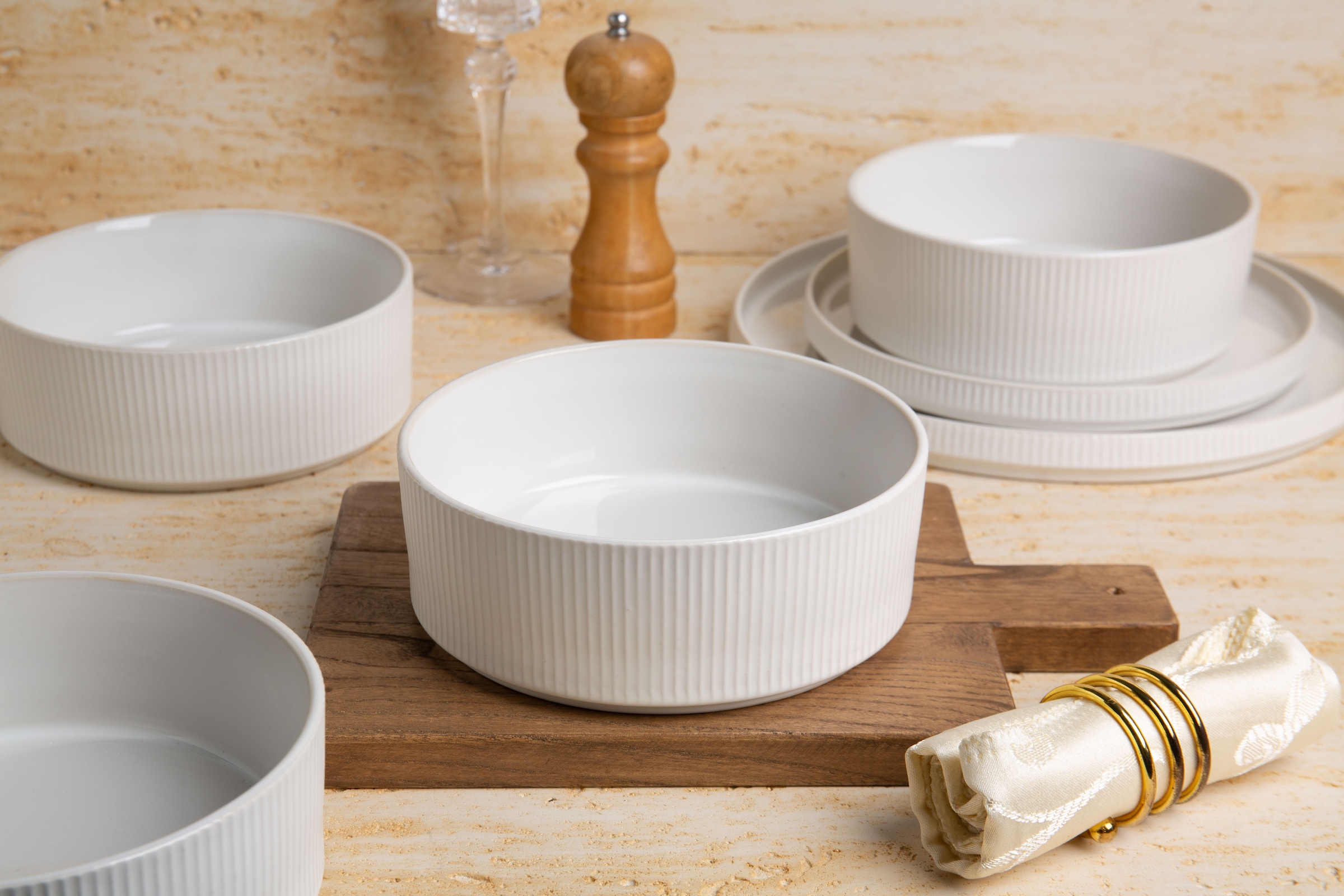 GOODproduct Set de vaisselle »Ylvii, aussen matt, innen reaktiv glasiert« spülmaschinenfest und mikrowellengeeignet