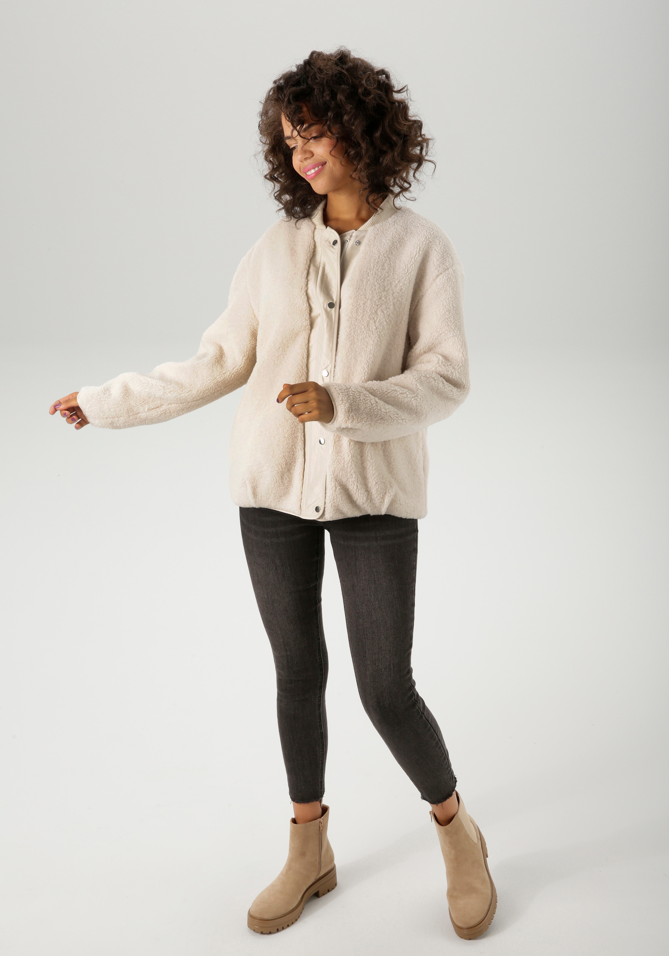 Aniston CASUAL Wendejacke aus kuscheligem Teddy-Plüsch und glattem Webstoff - NEUE KOLLEKTION