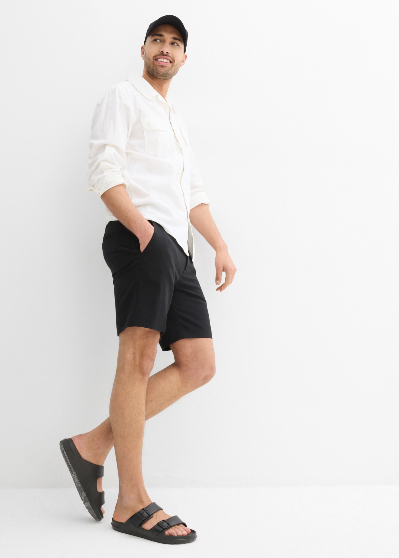 bonprix Short  style élégant, coupe classique, avec plis marqués