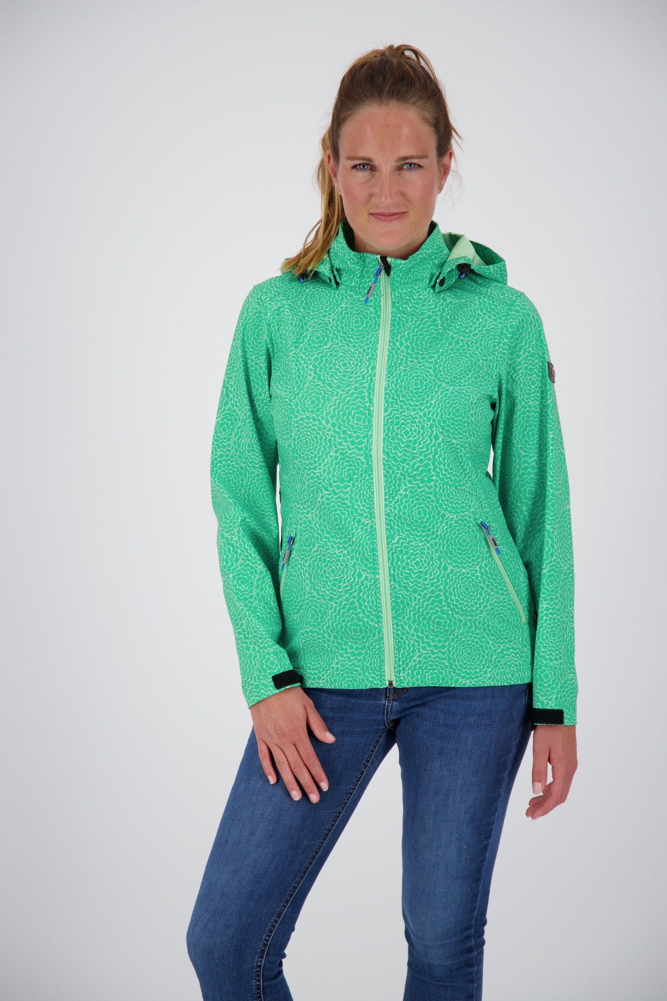 LPO Softshelljacke »SHELBY PEAK II« mit Kapuze leichte Softshelljacke mit All-Over-Print und abnehmbarer Kapuze