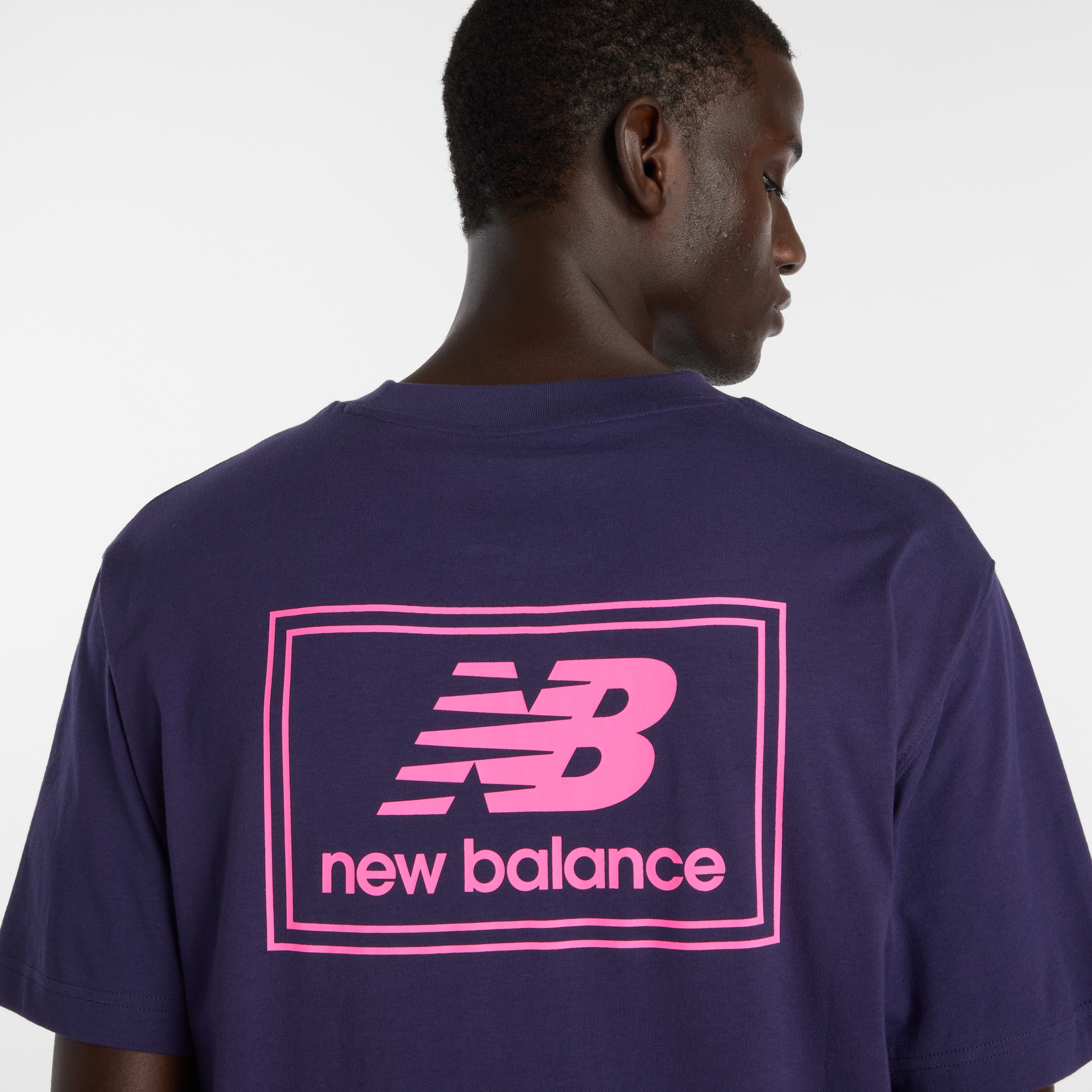 New Balance T-shirt »WOVEN LABEL T-SHIRT« für sportliche Aktivitäten und Freizeit, sportlicher Stil