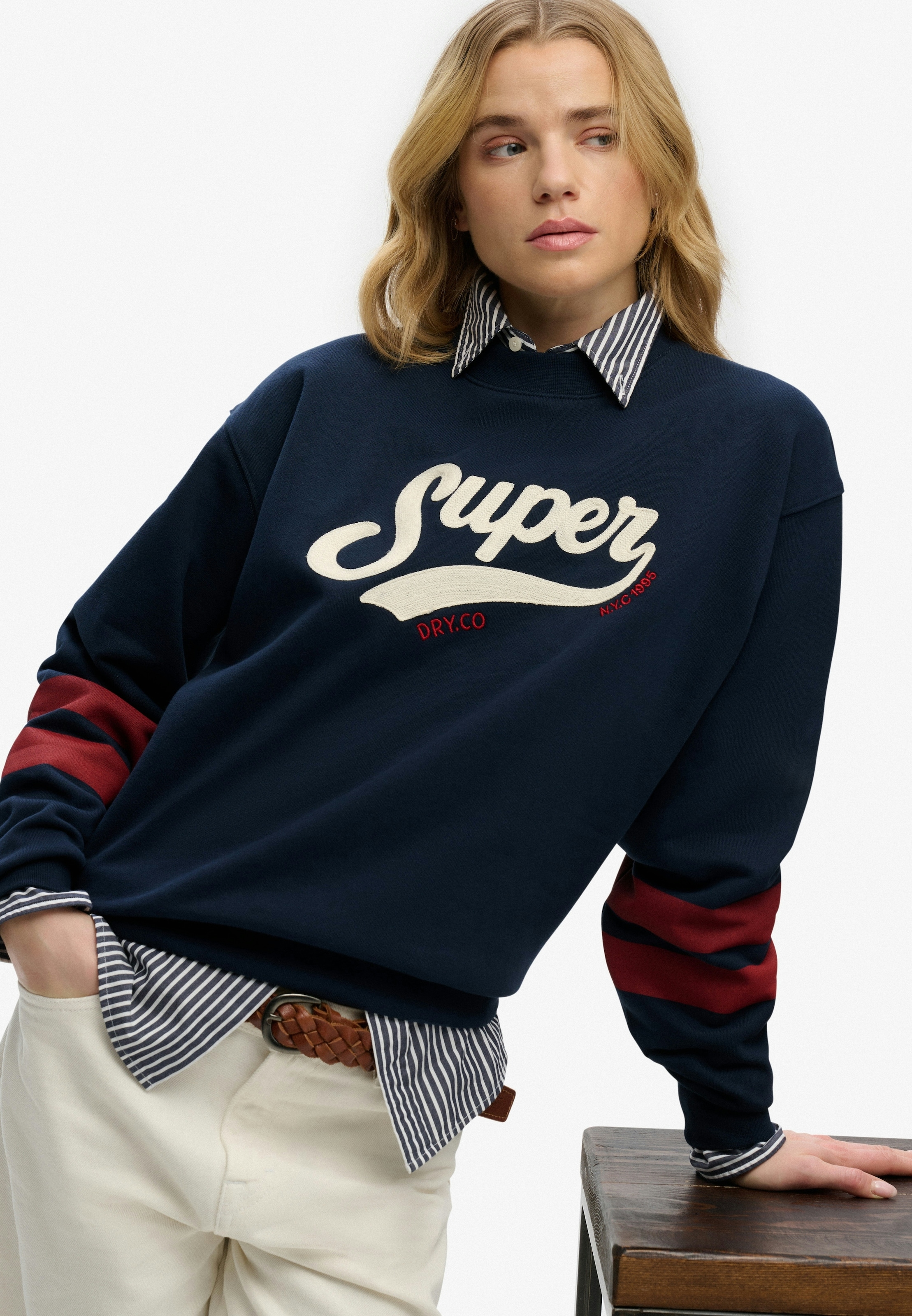 Superdry Sweat-shirt »VARSITY SCRIPT LOOSE CREW«, en coton, coupe décontractée, col rond, facile d'entretien
