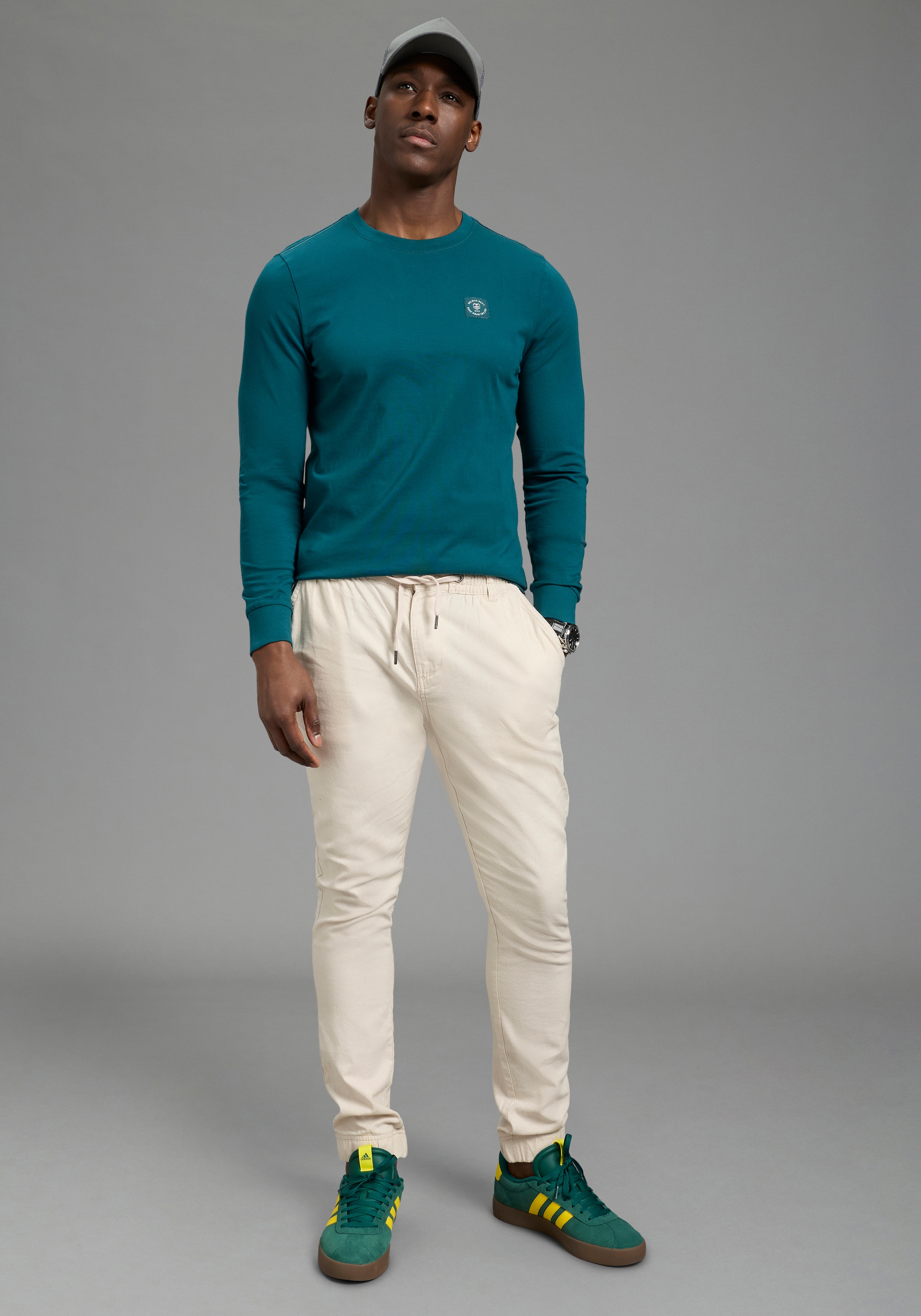 DELMAO Shirt à col rond mit Markenlabel