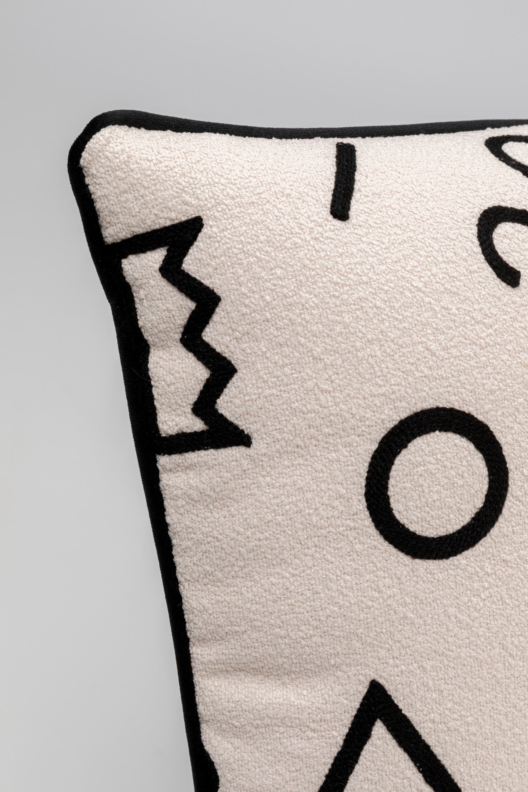 Kare Design Coussin décoratif »Geometric, Kissenhülle mit Füllung, 45x45 cm« stützt Kopf und Nacken angenehm und sorgt für erholsamen Schlaf